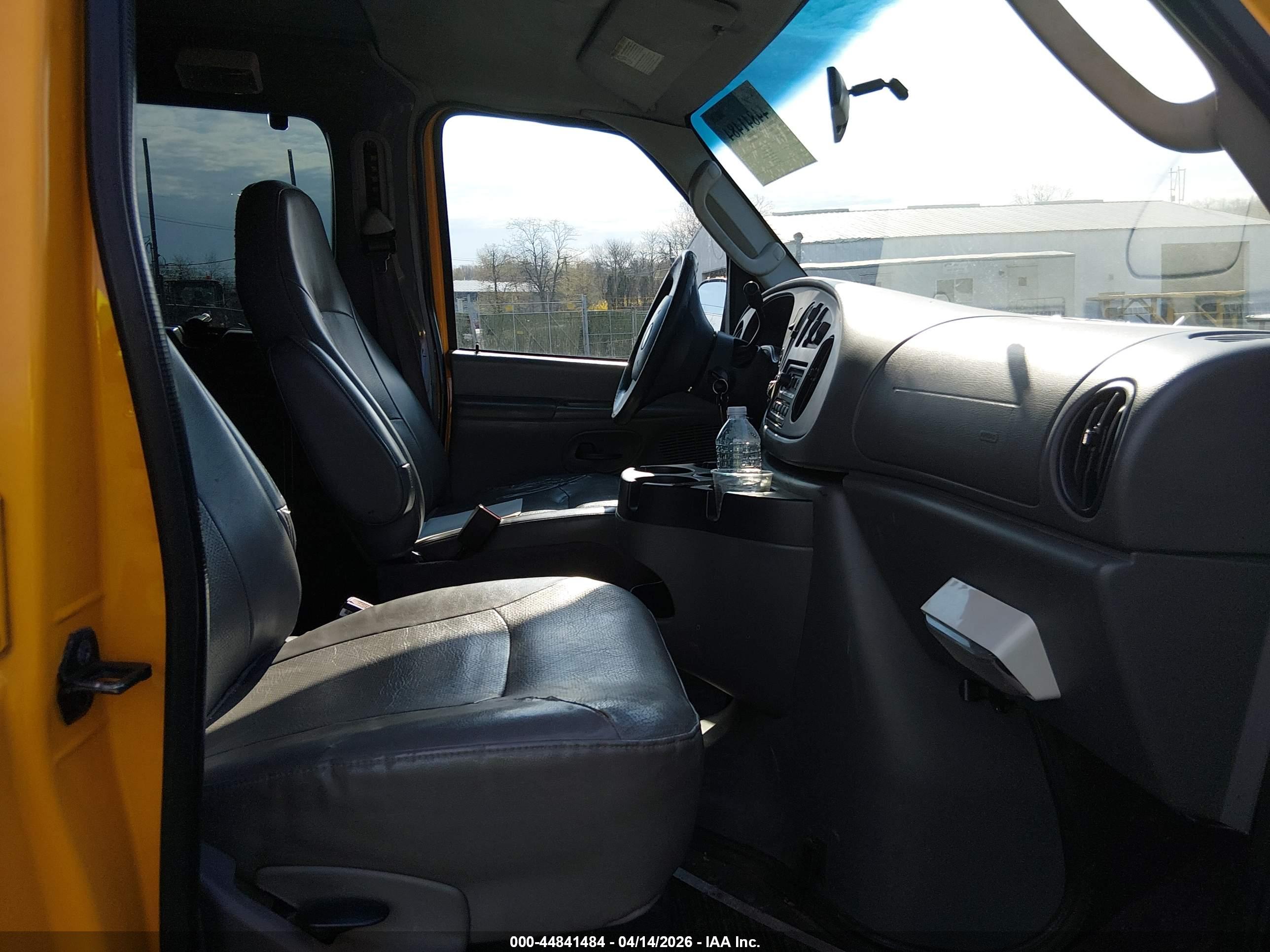 FORD E-350 image 5