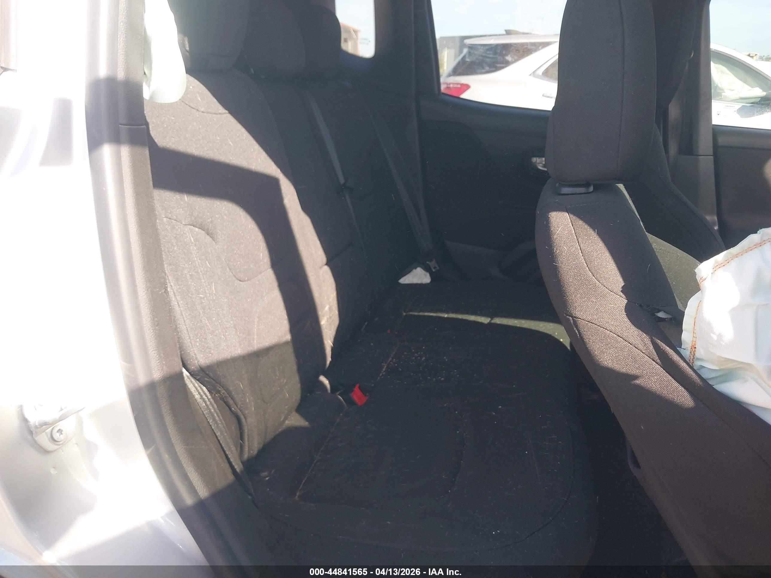 JEEP RENEGADE image 8