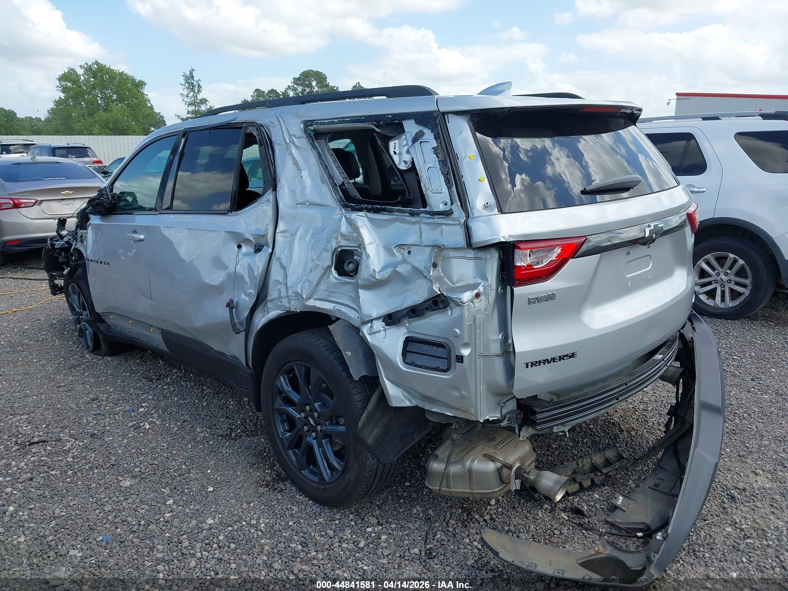 CHEVROLET TRAVERSE image 3