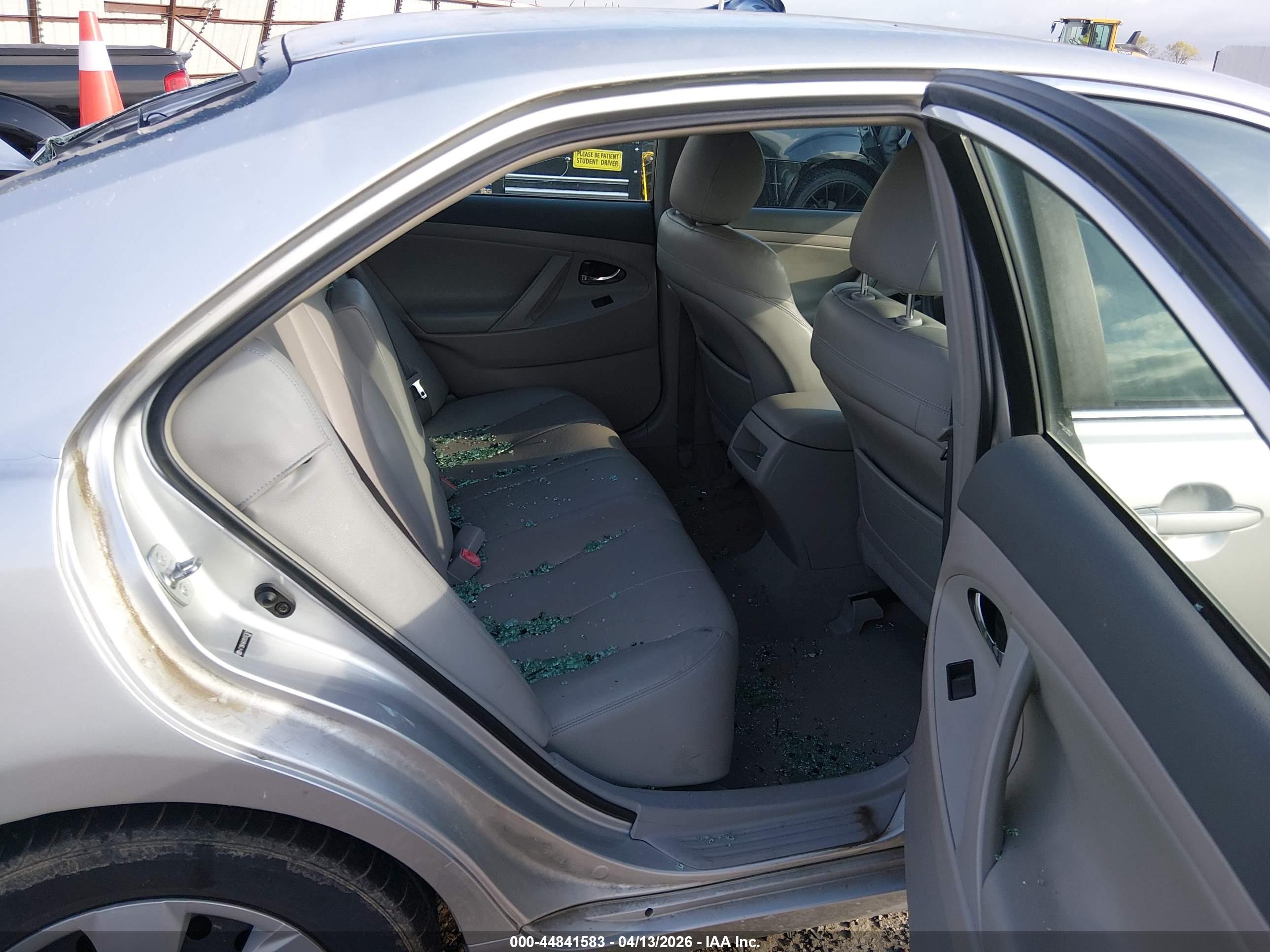 TOYOTA CAMRY image 8
