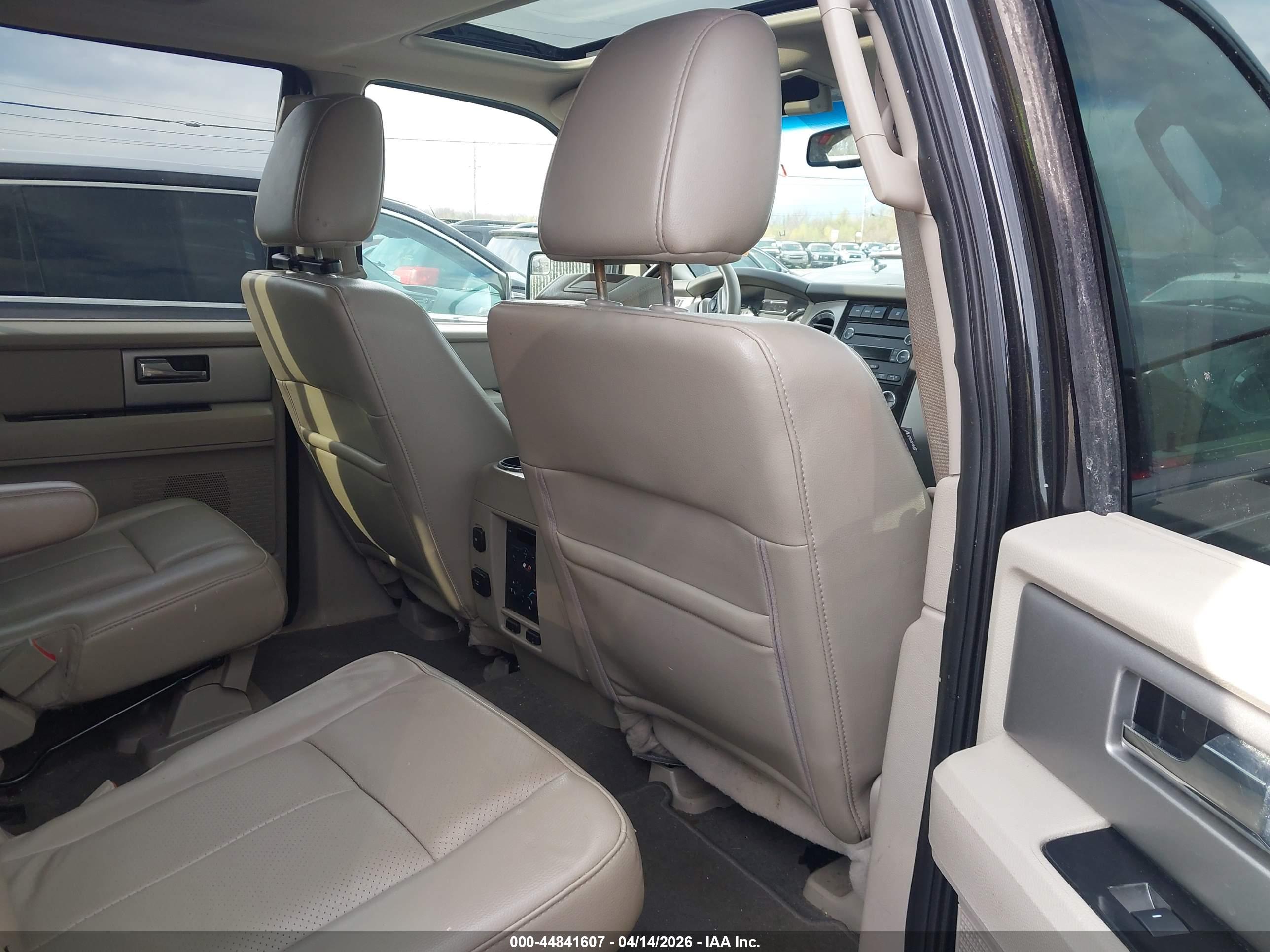 FORD EXPEDITION image 8