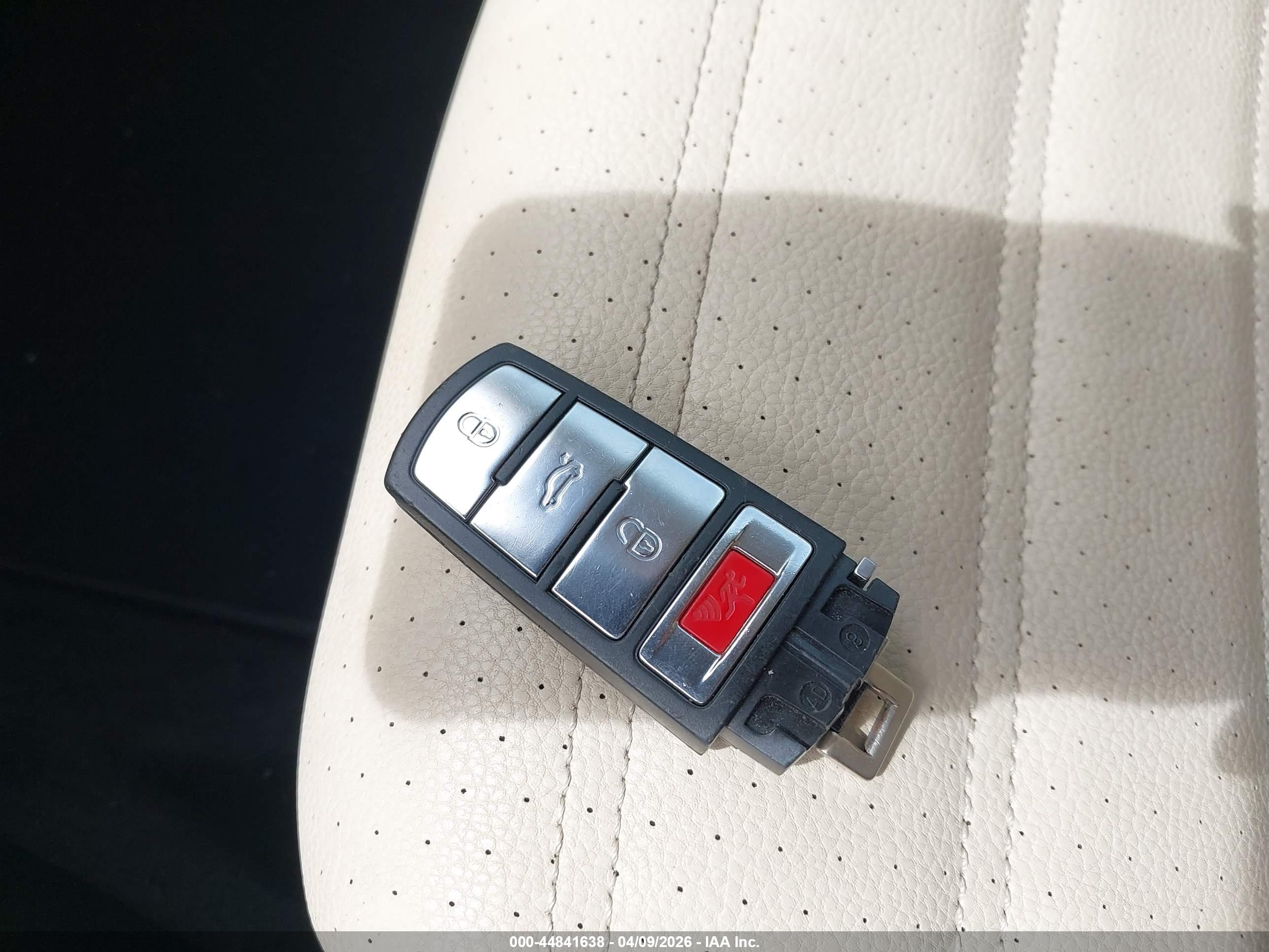 VOLKSWAGEN CC image 11
