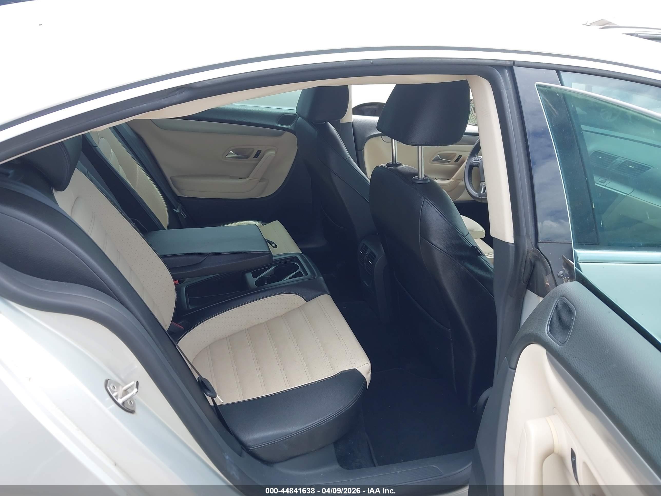 VOLKSWAGEN CC image 8