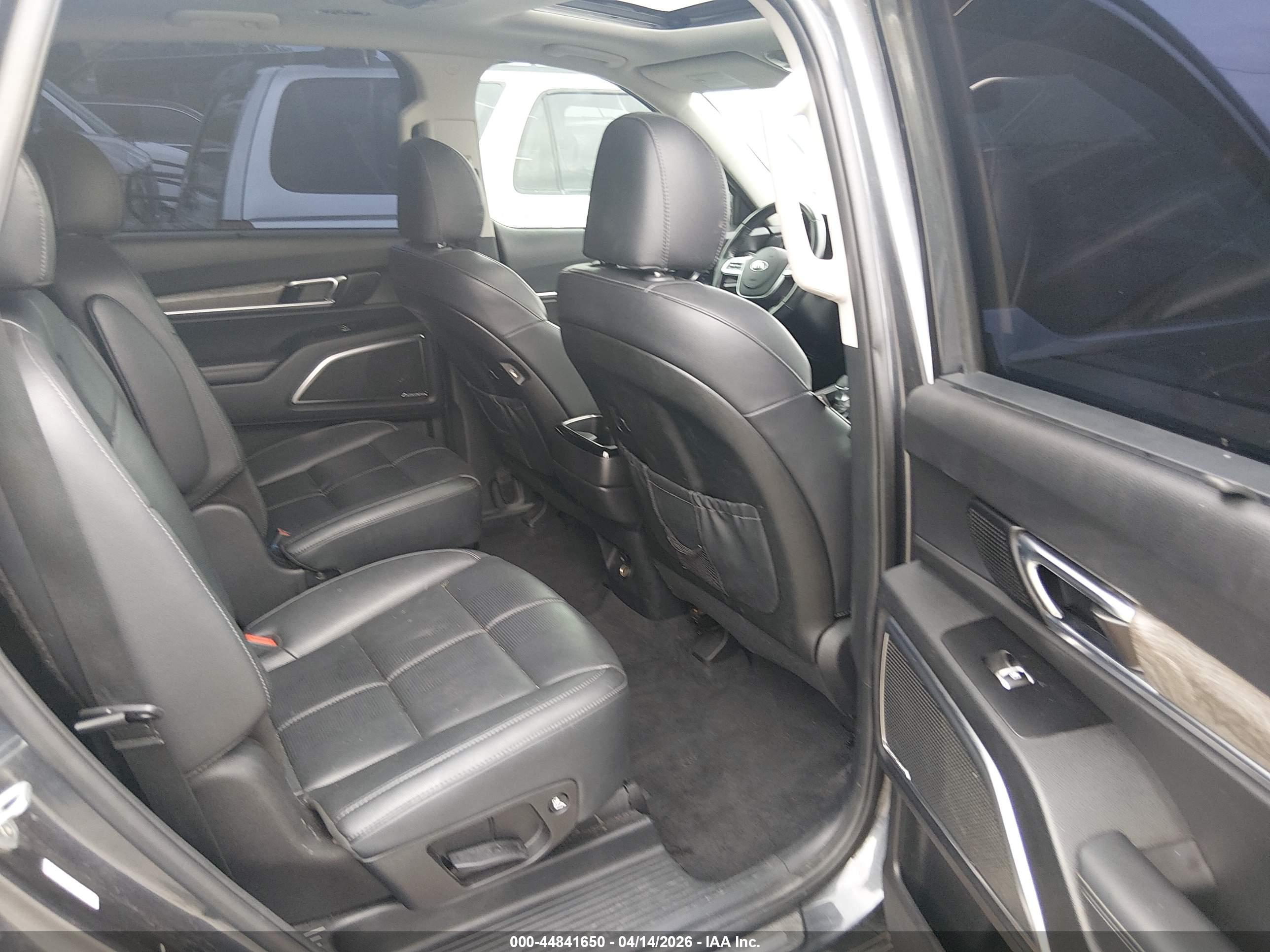 KIA TELLURIDE image 8