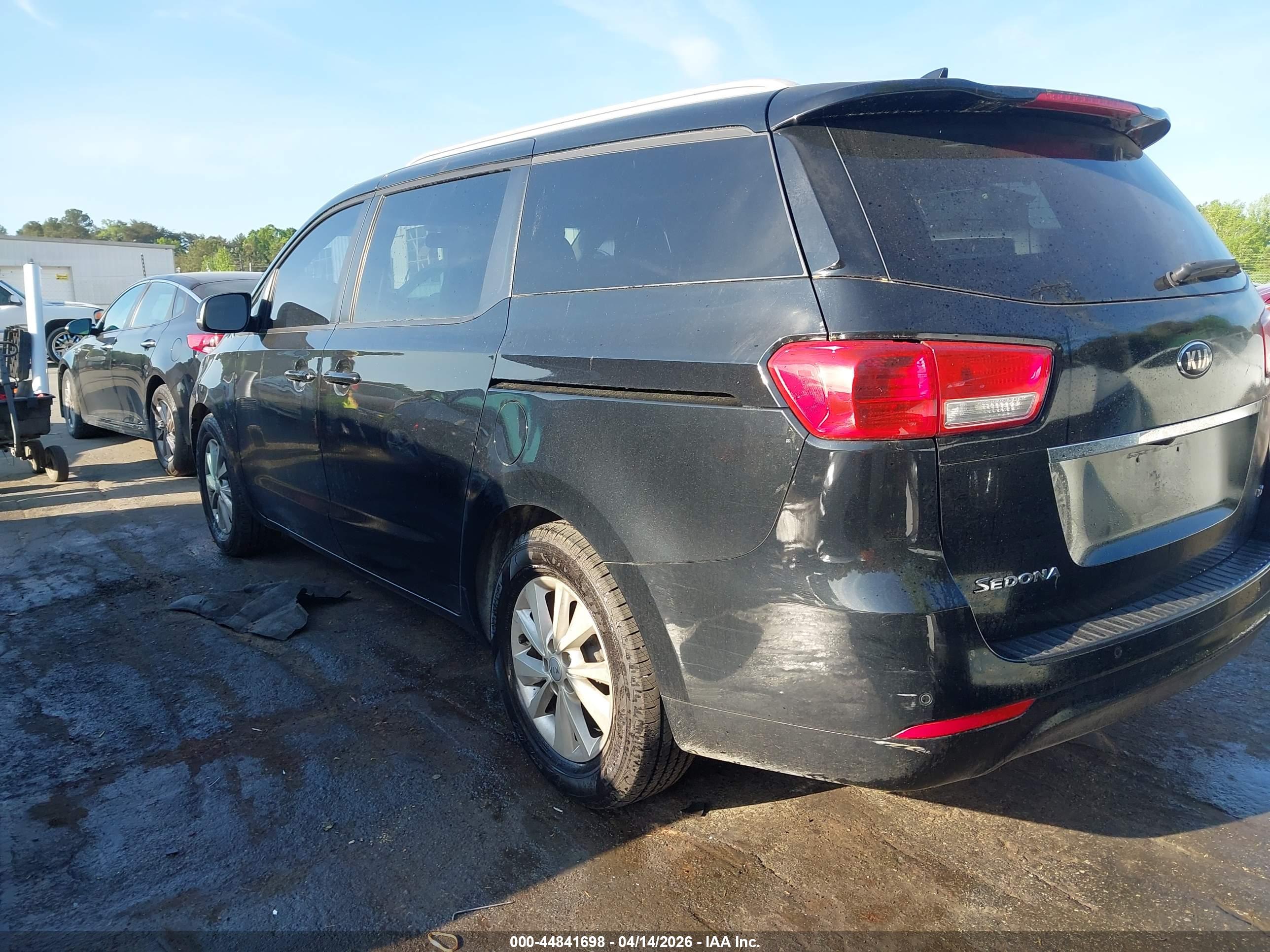 KIA SEDONA image 3