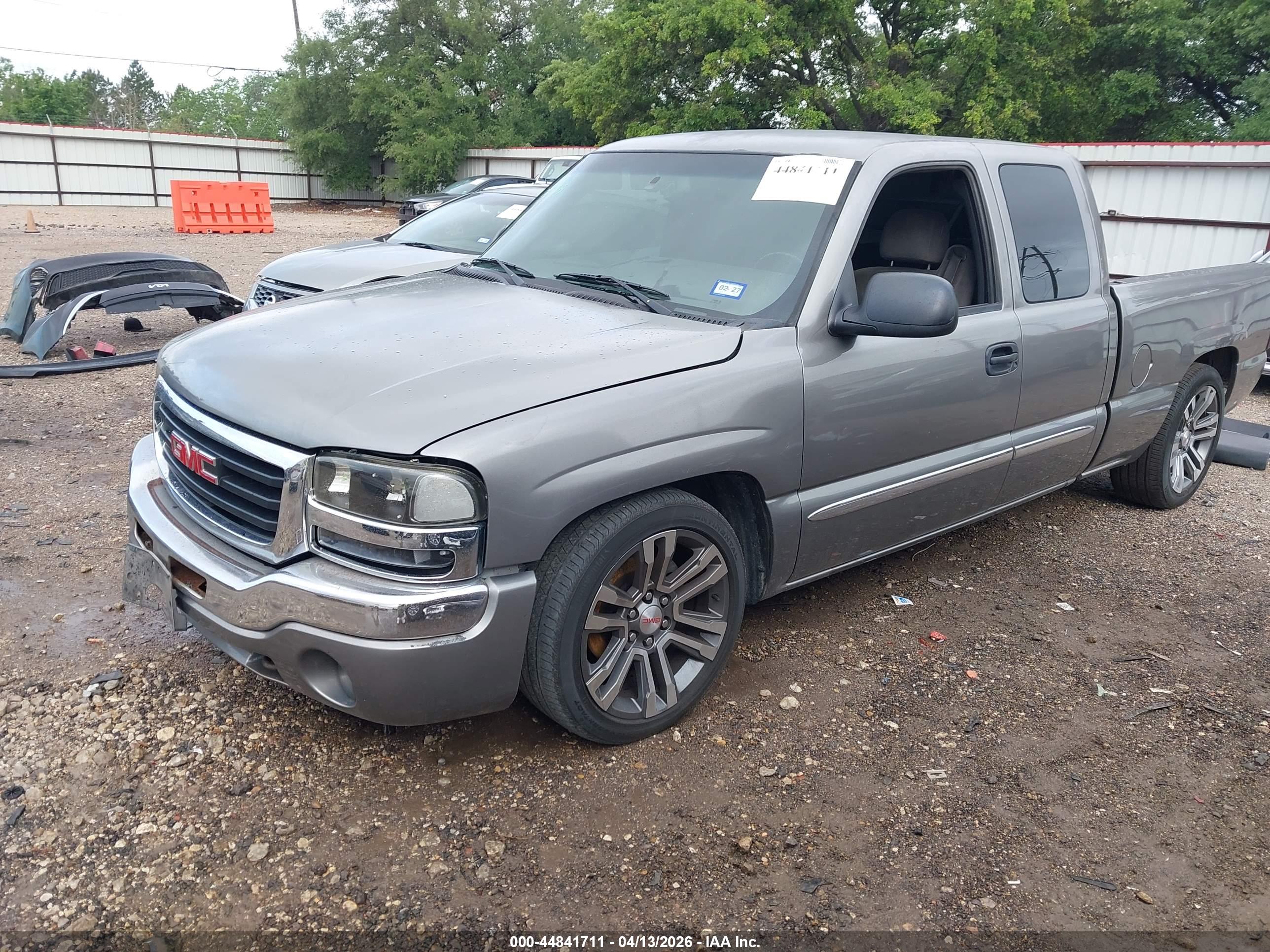 GMC SIERRA image 2