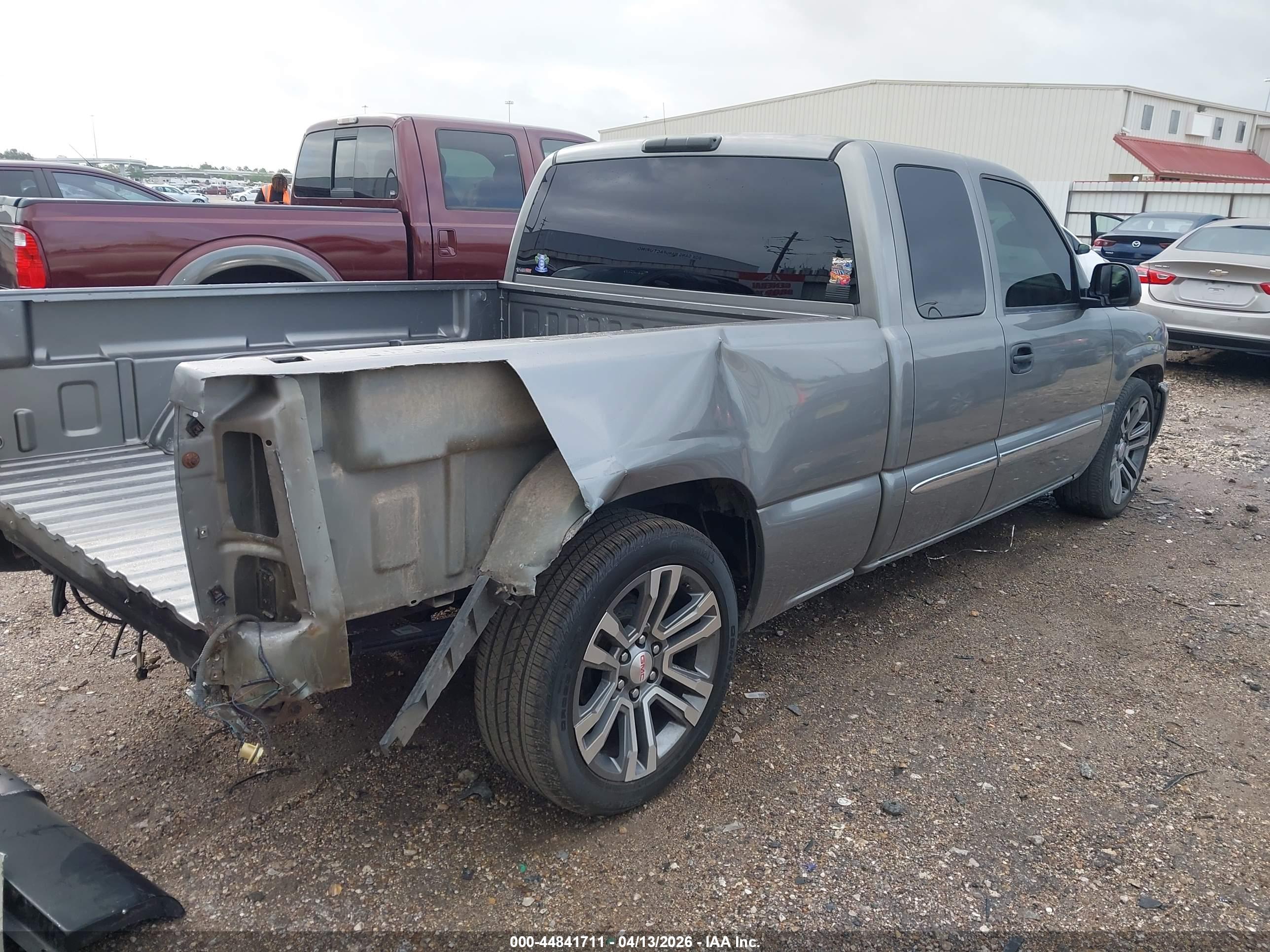 GMC SIERRA image 4
