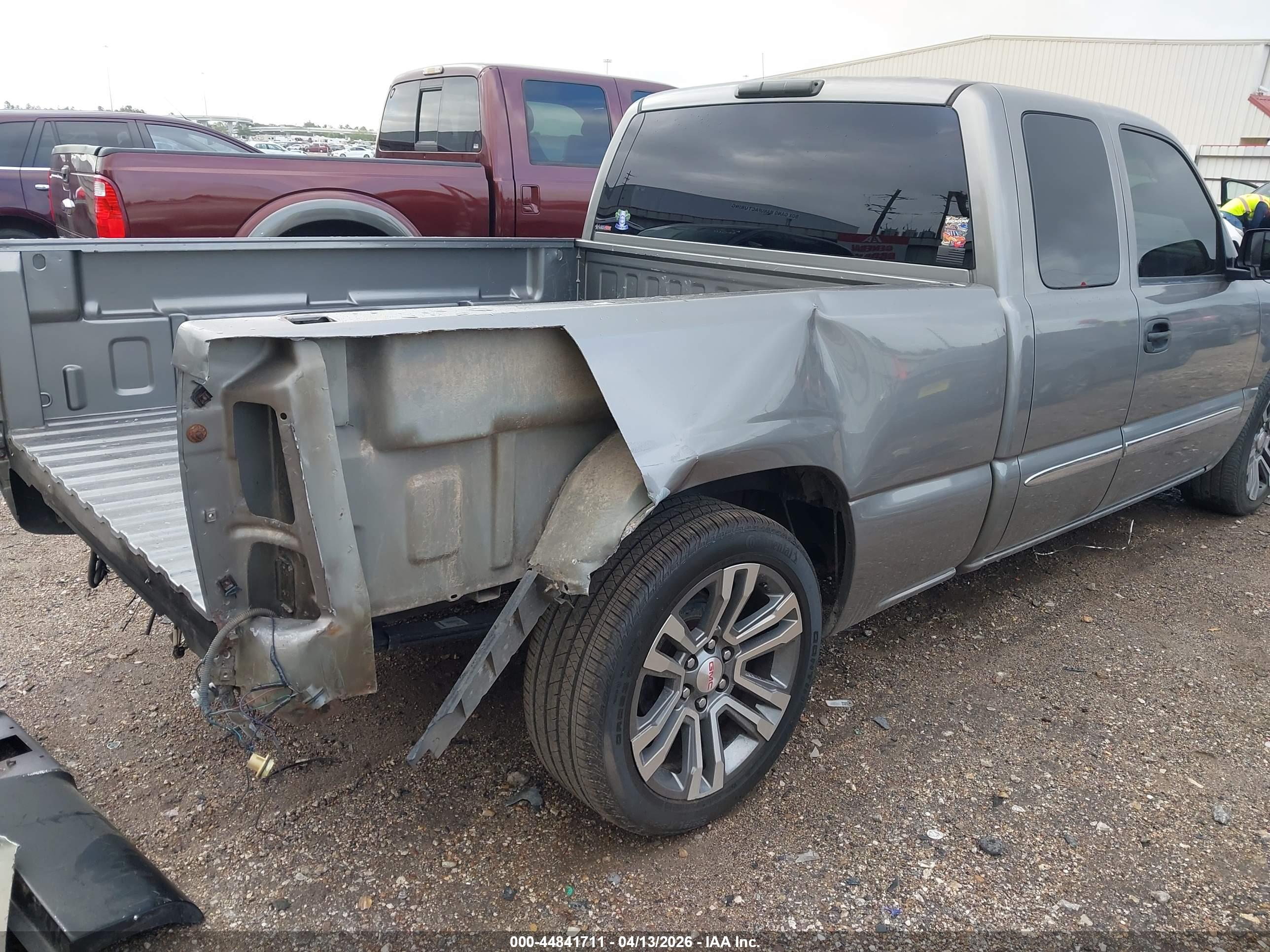 GMC SIERRA image 6