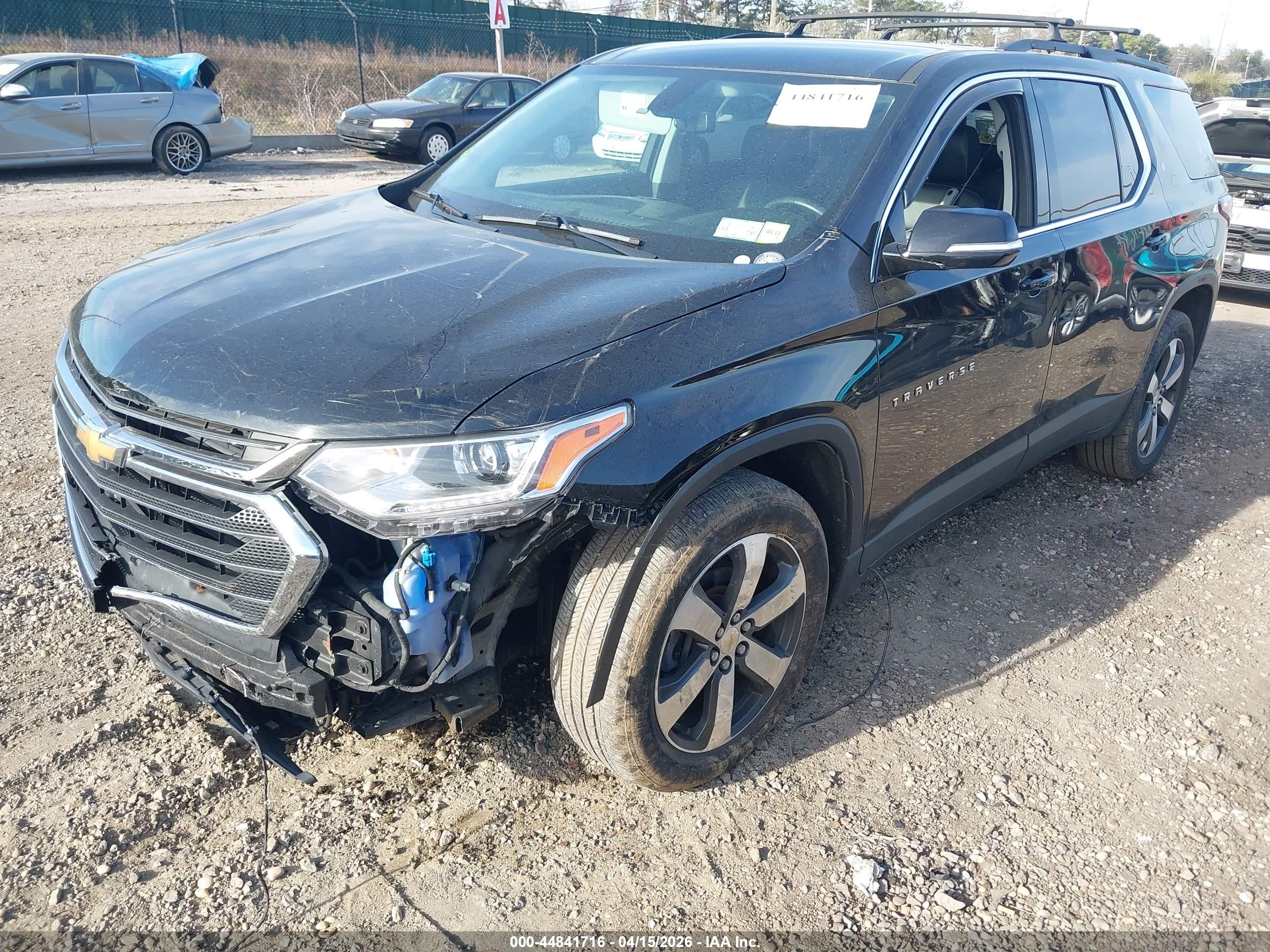 CHEVROLET TRAVERSE image 2