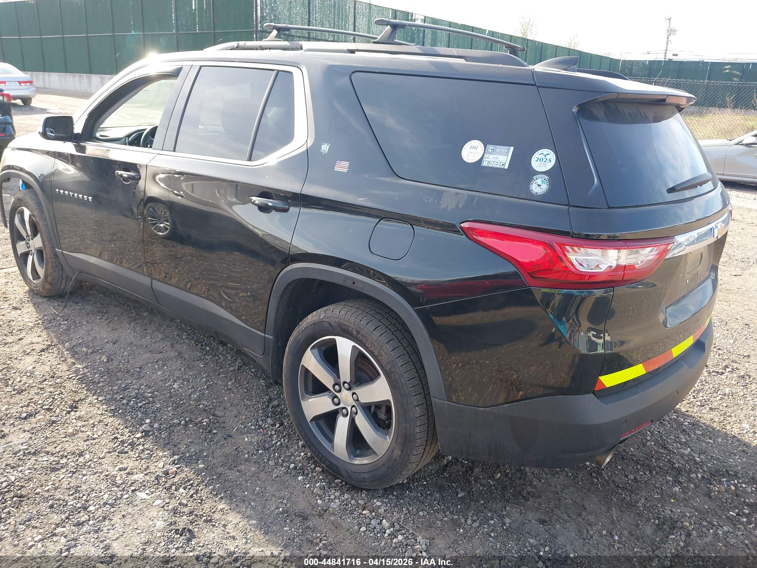 CHEVROLET TRAVERSE image 3