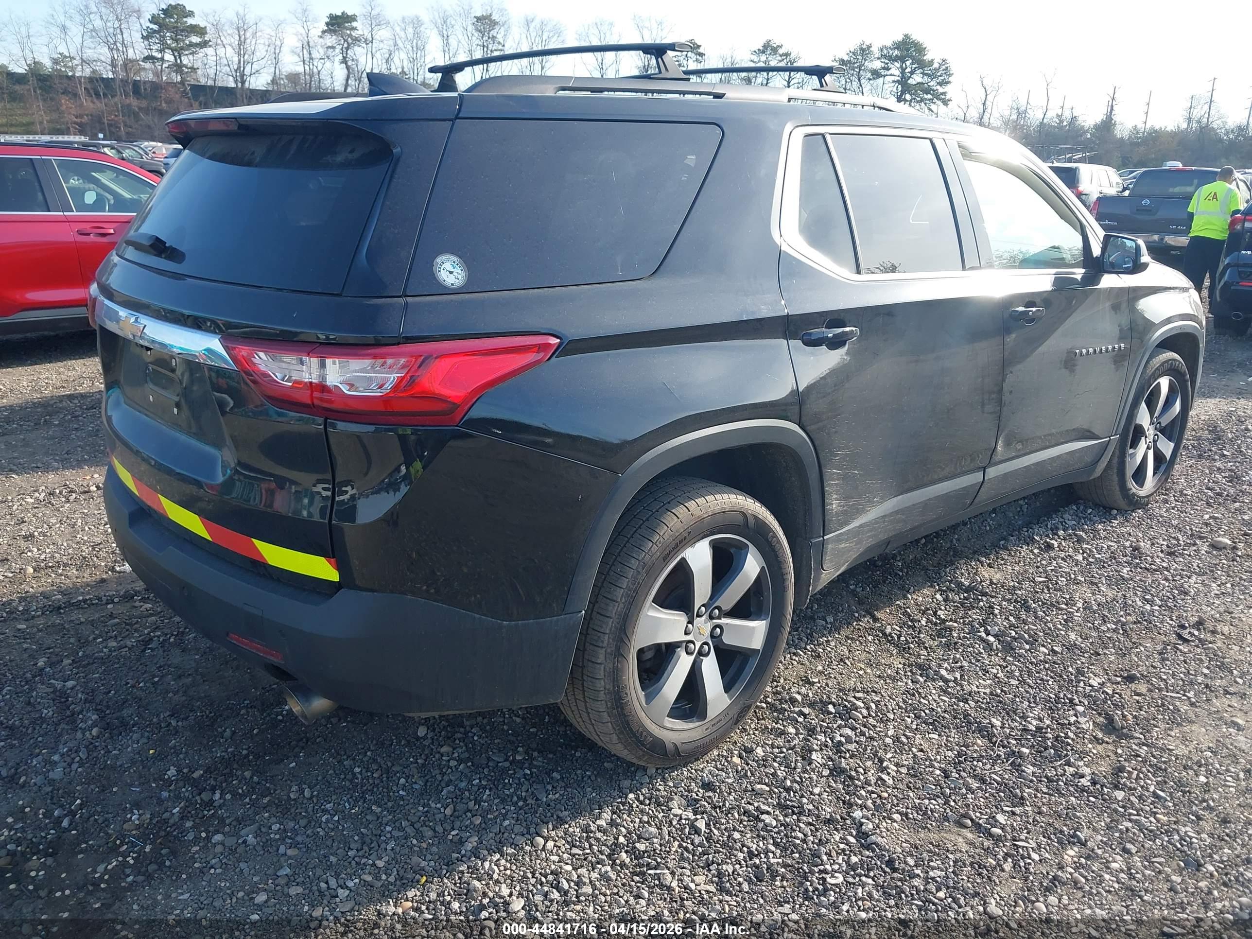 CHEVROLET TRAVERSE image 4