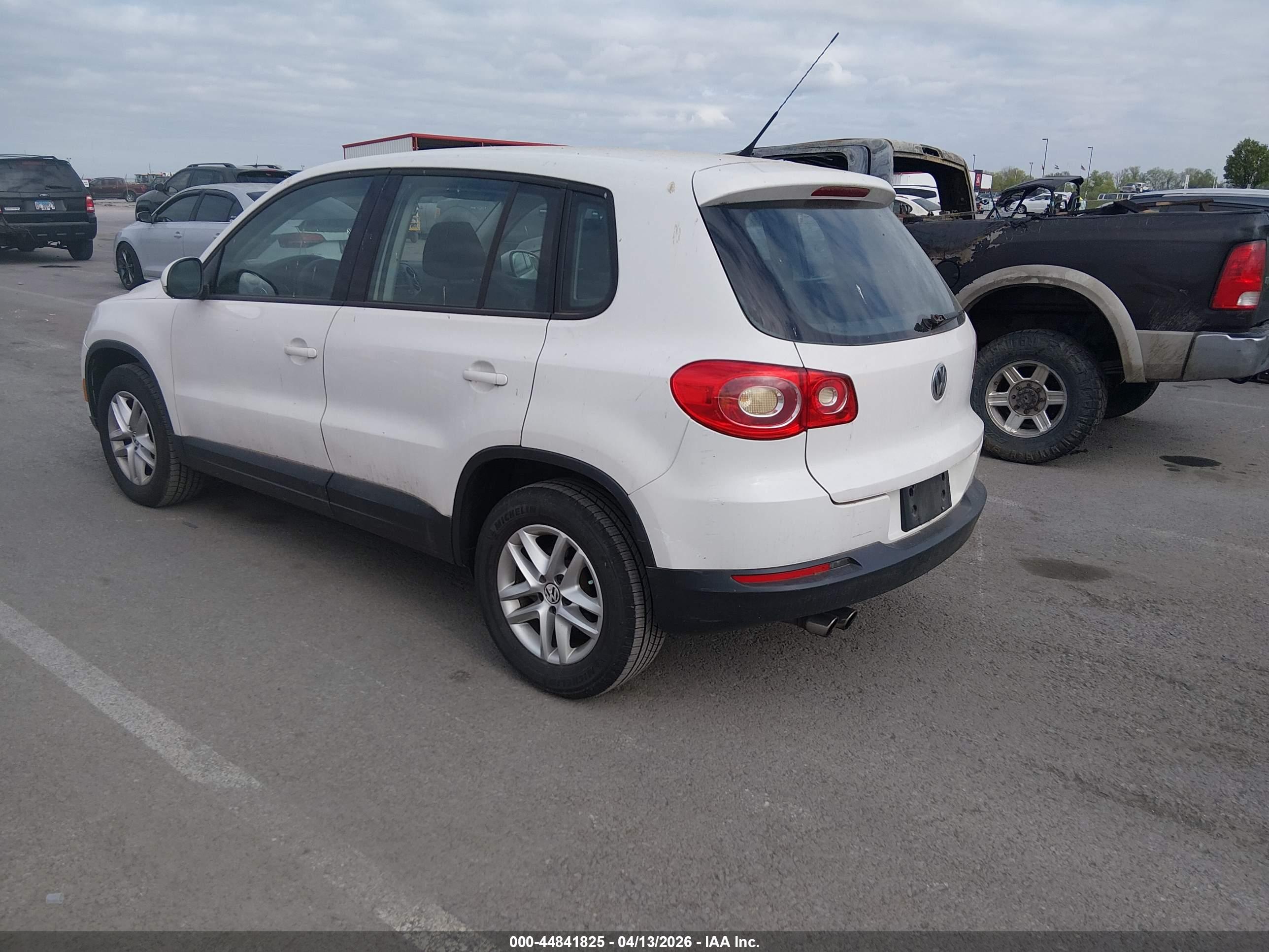 VOLKSWAGEN TIGUAN image 3