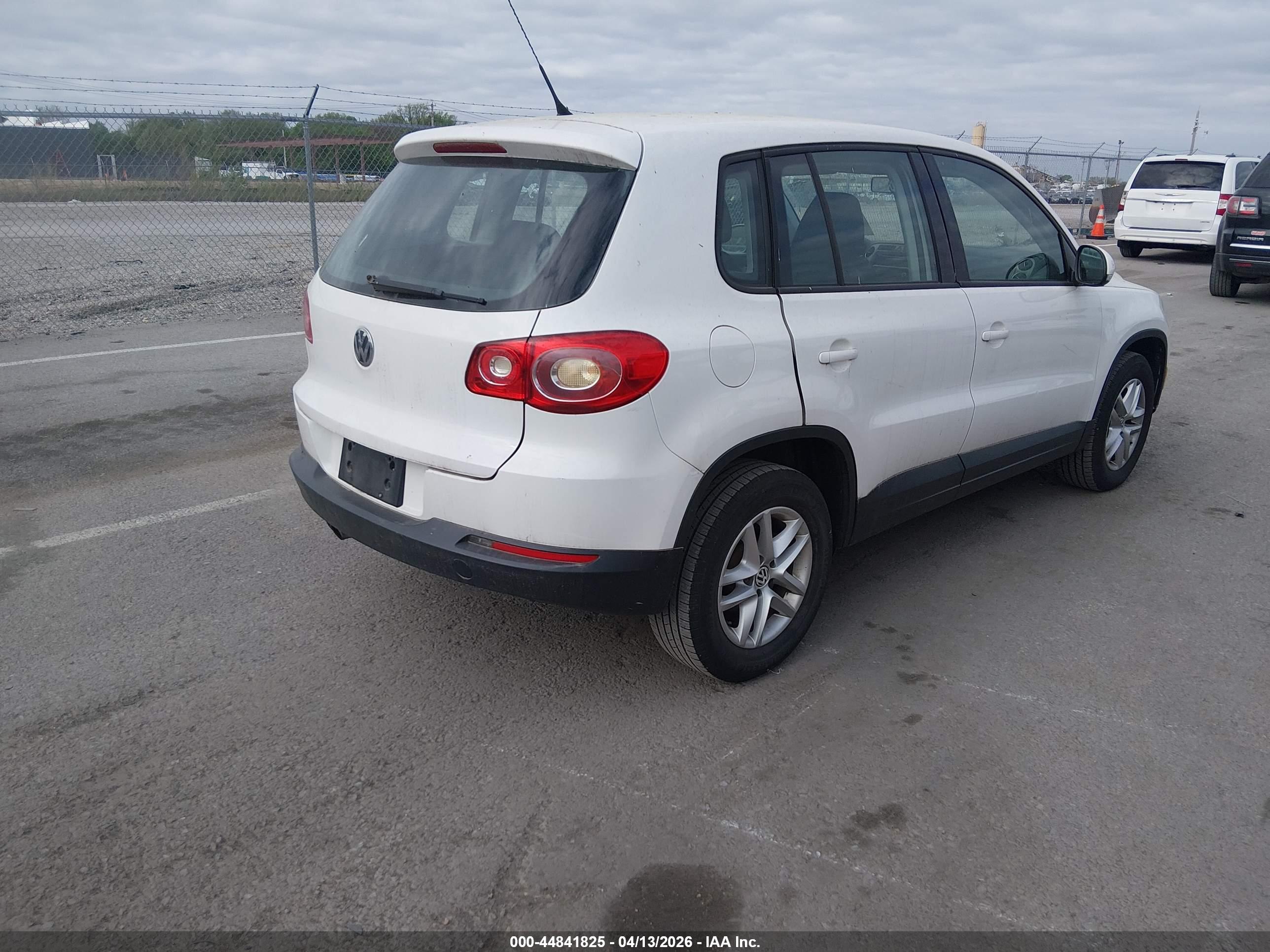 VOLKSWAGEN TIGUAN image 4