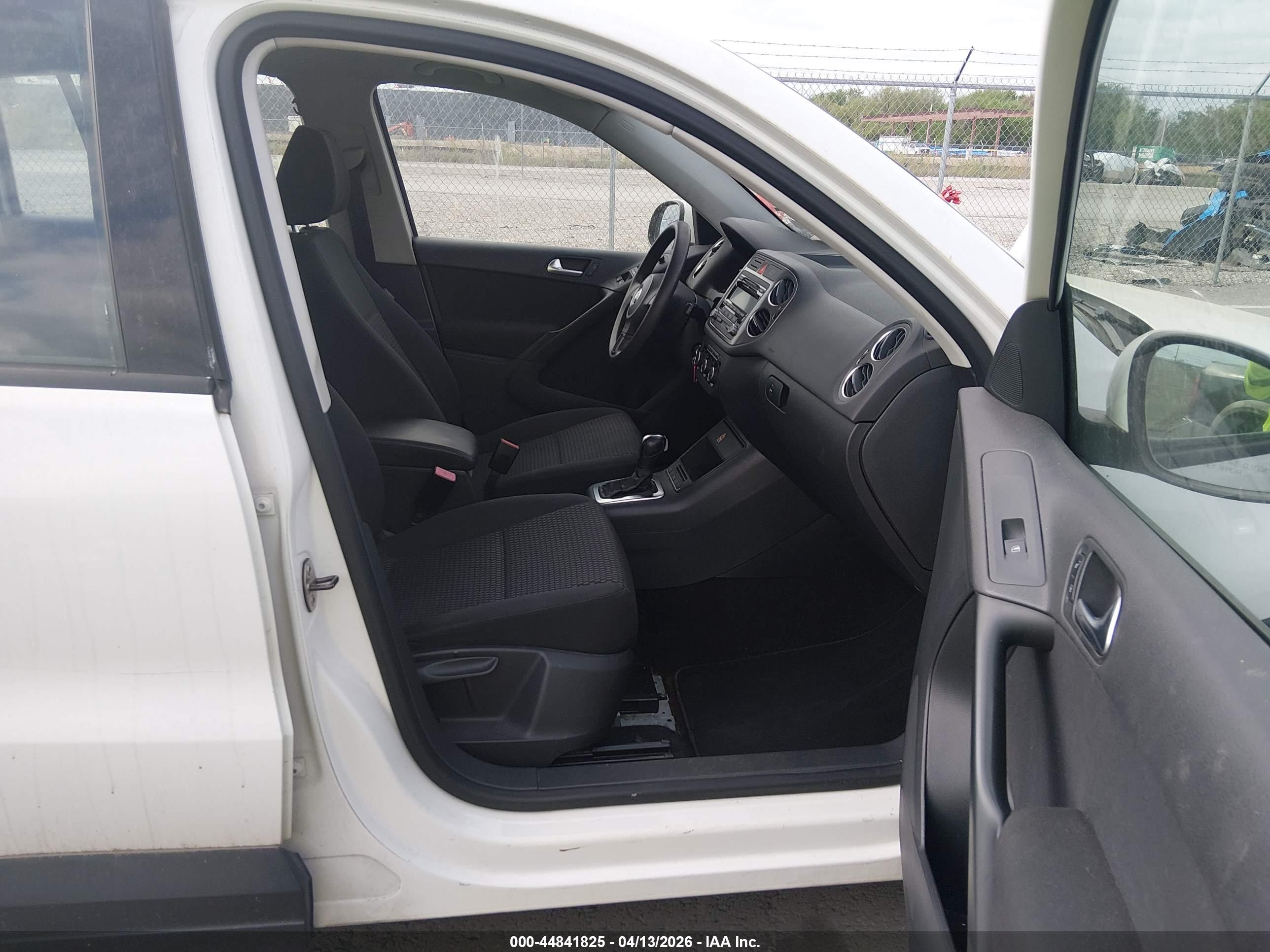 VOLKSWAGEN TIGUAN image 5