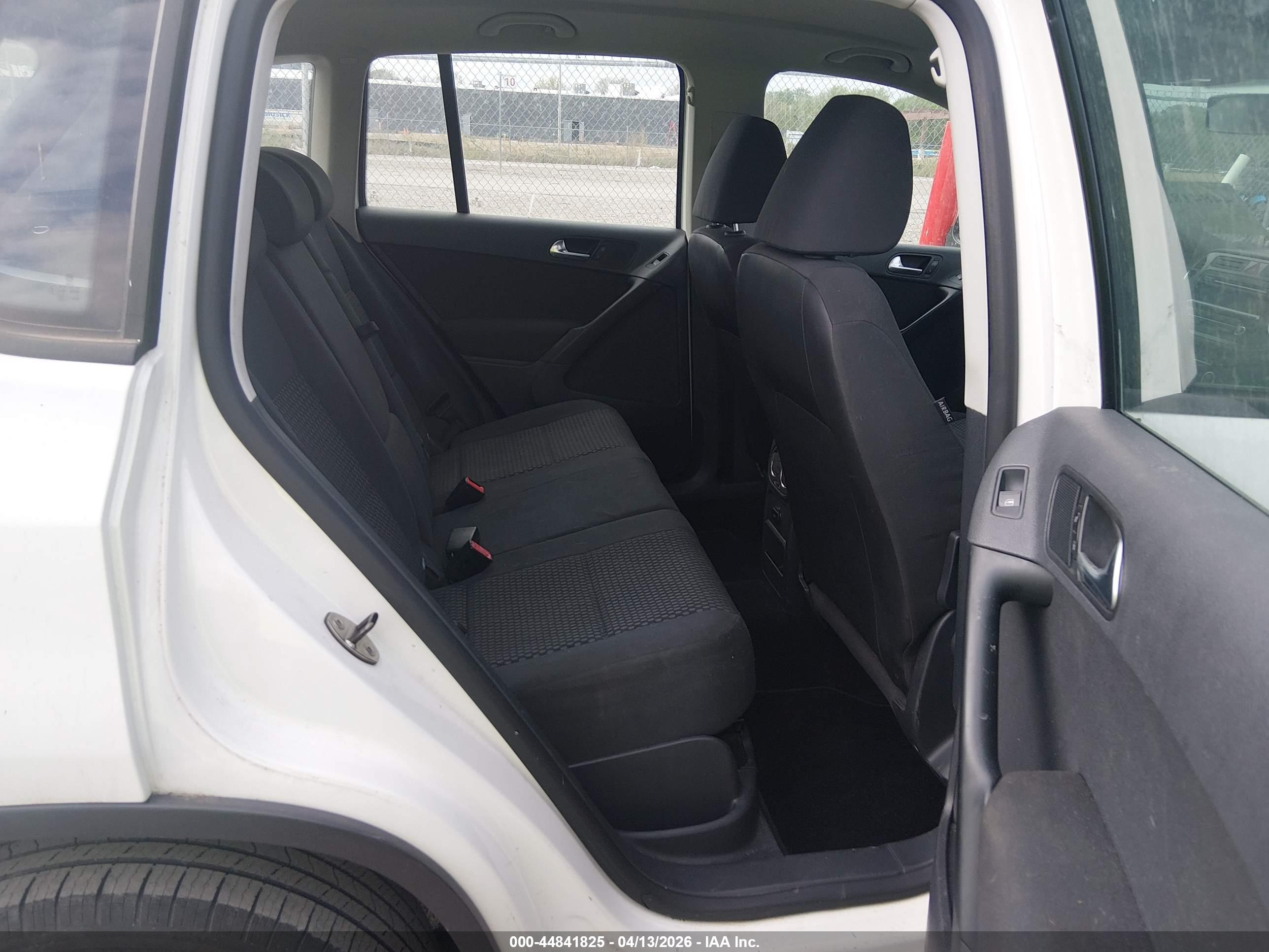 VOLKSWAGEN TIGUAN image 8