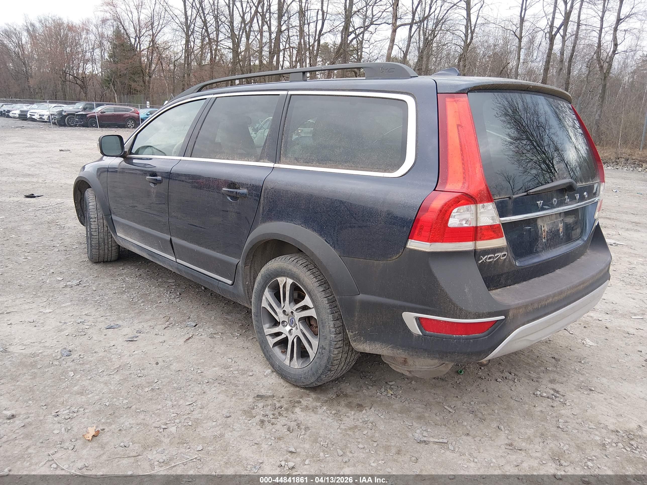 VOLVO XC70 image 3