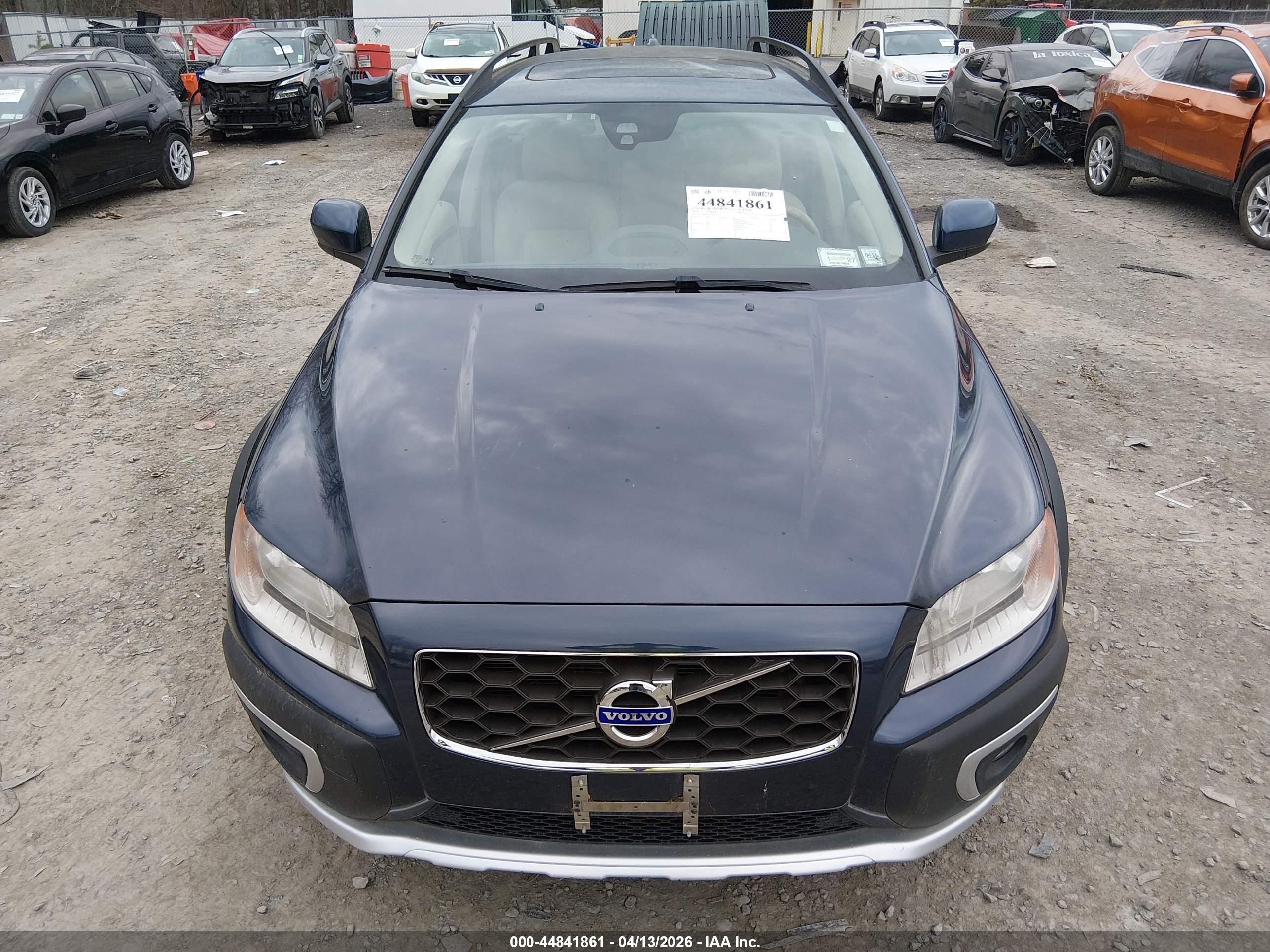 VOLVO XC70 image 6