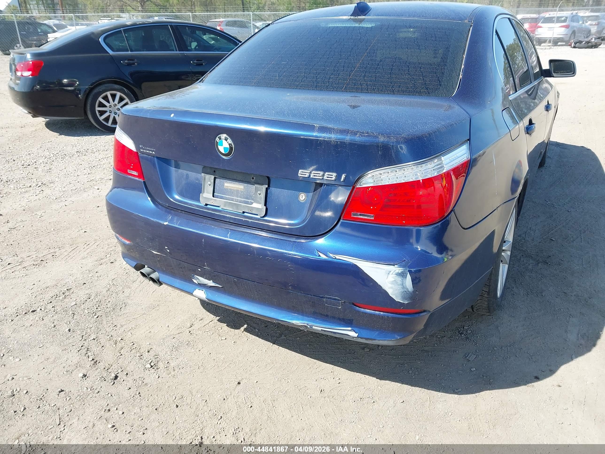 BMW 528I image 6