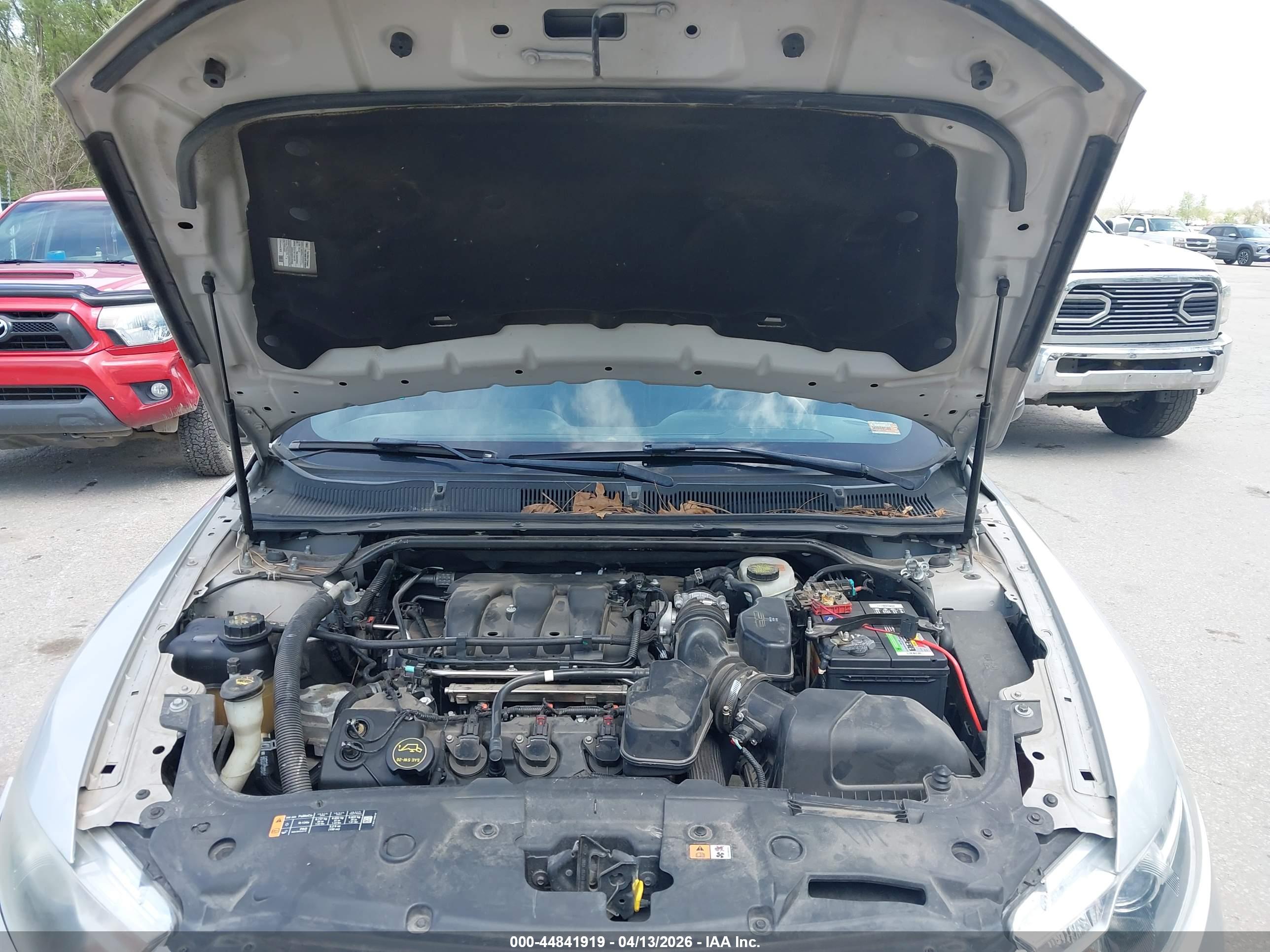 FORD TAURUS image 10