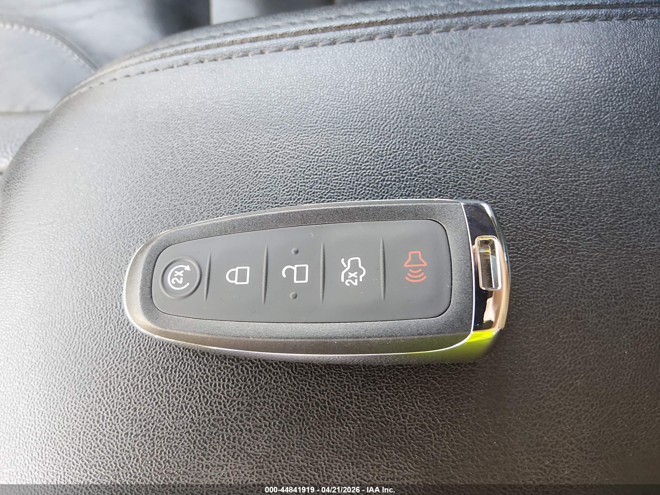 FORD TAURUS image 11