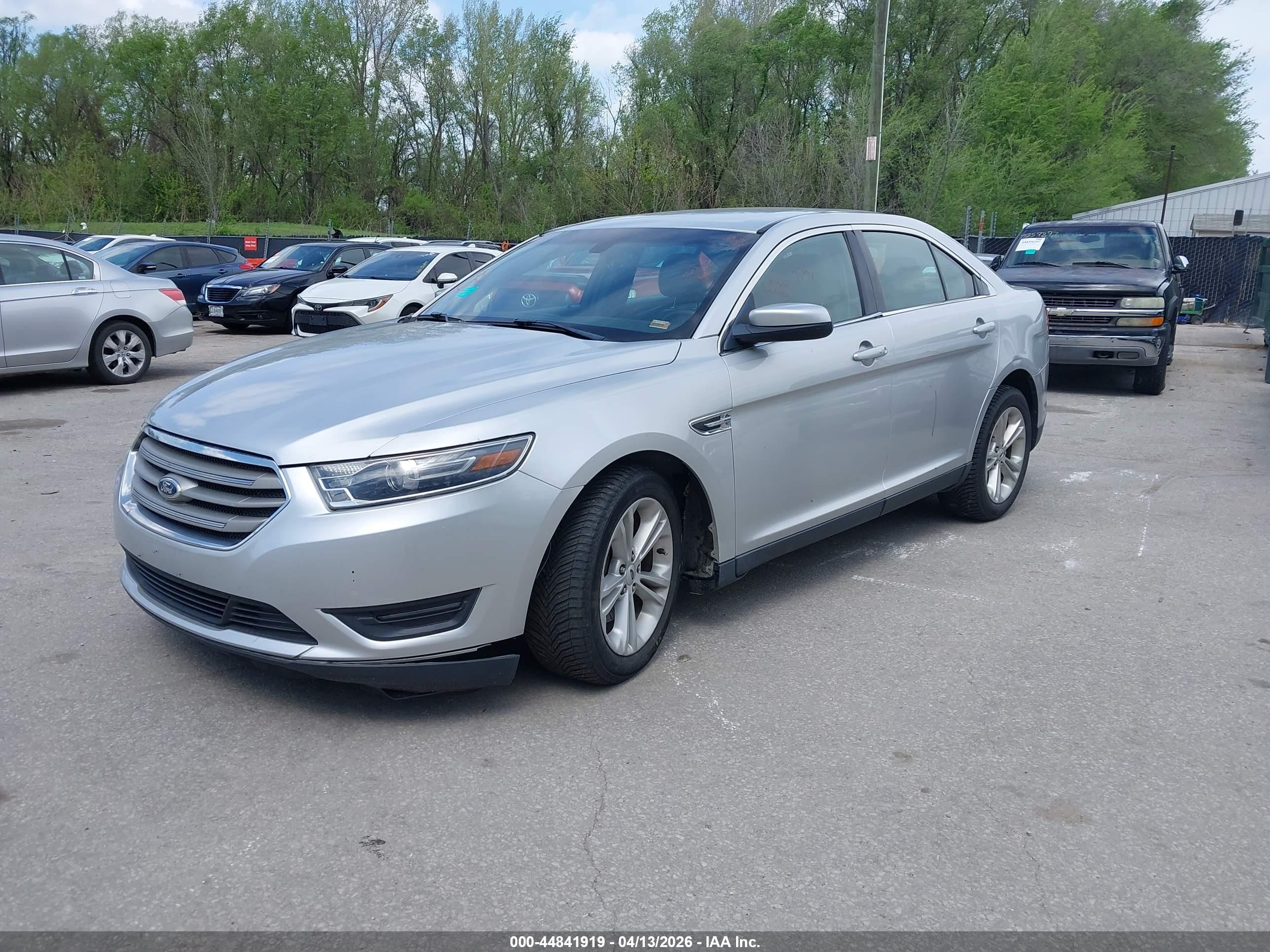 FORD TAURUS image 2