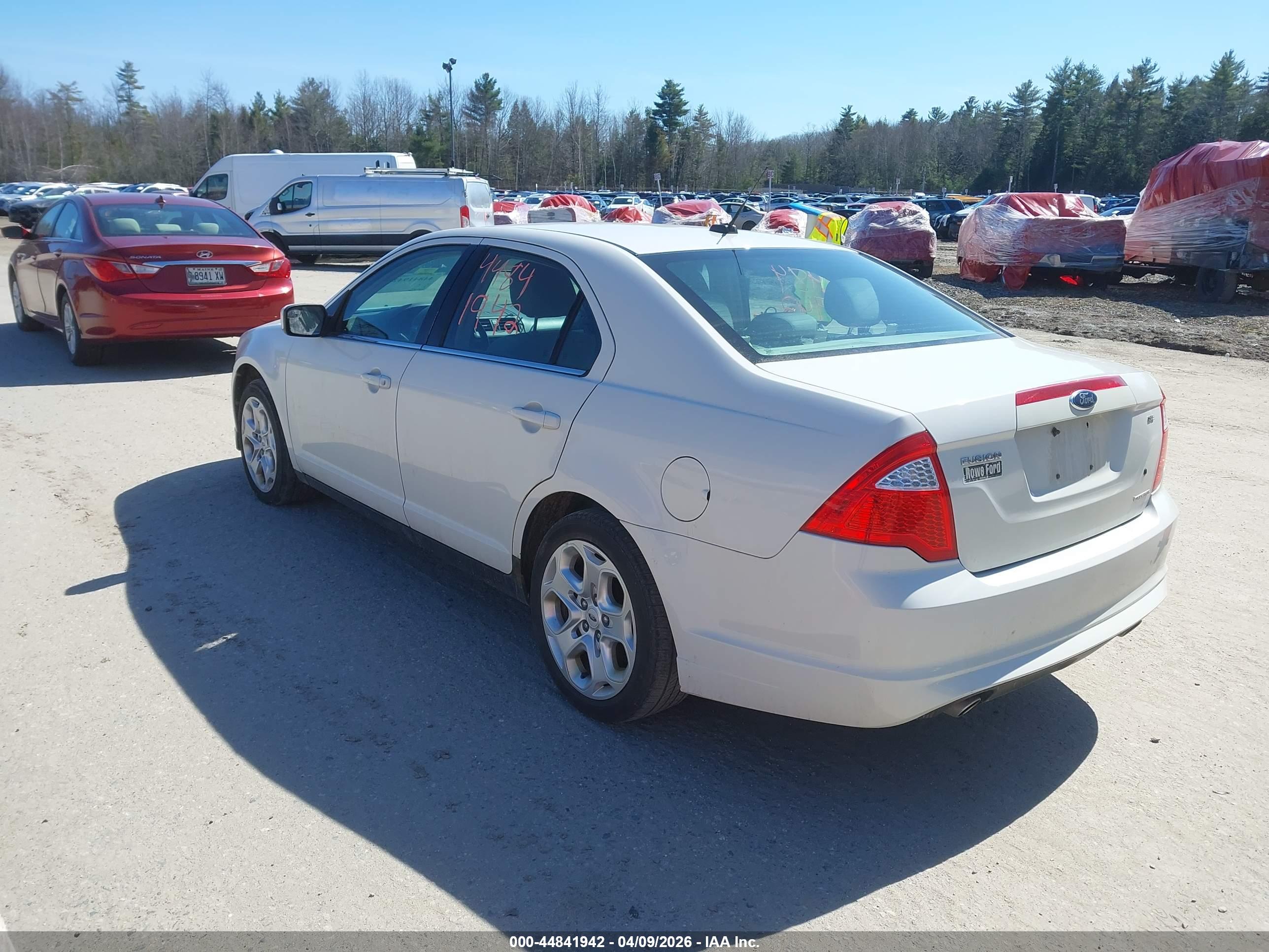 FORD FUSION image 3