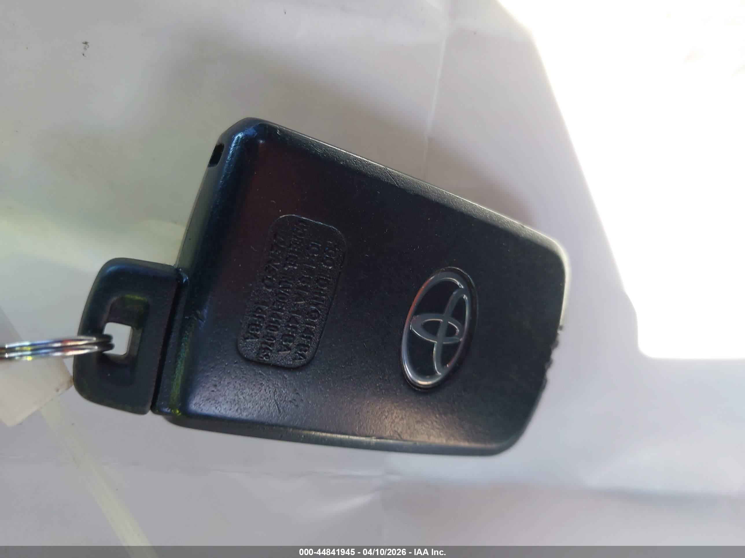 TOYOTA CAMRY image 11