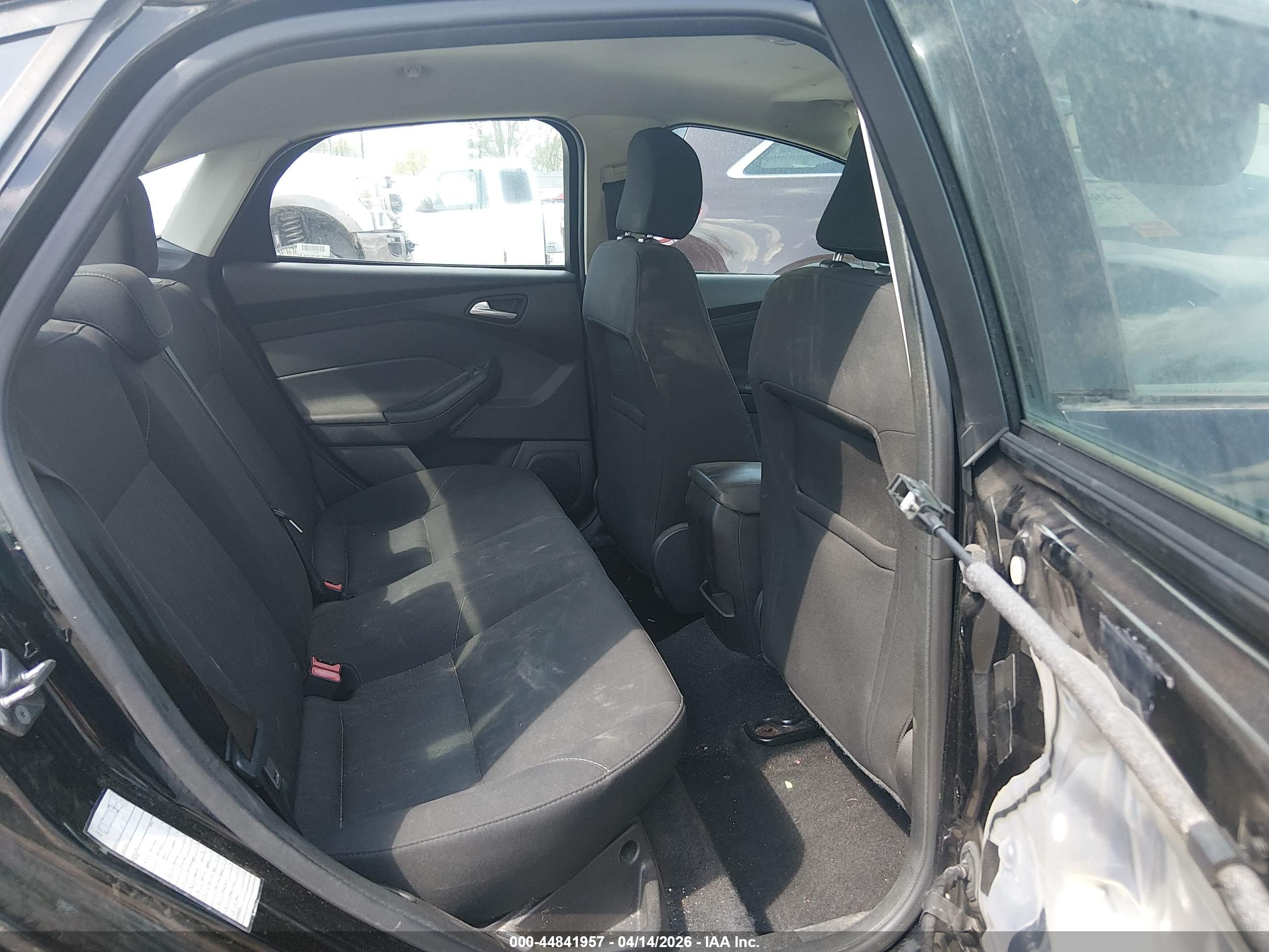 FORD FOCUS image 8