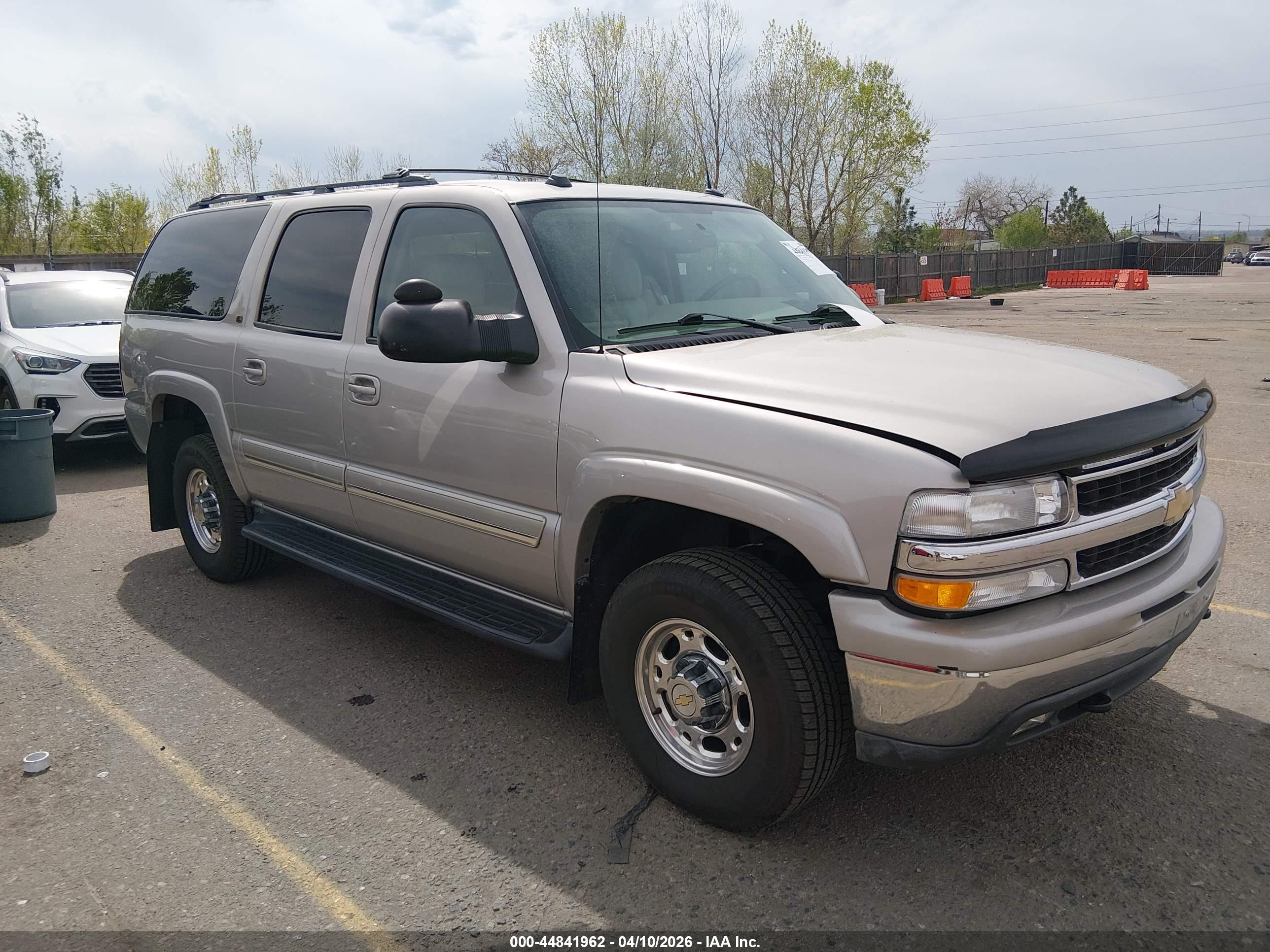 CHEVROLET SUBURBAN image 3