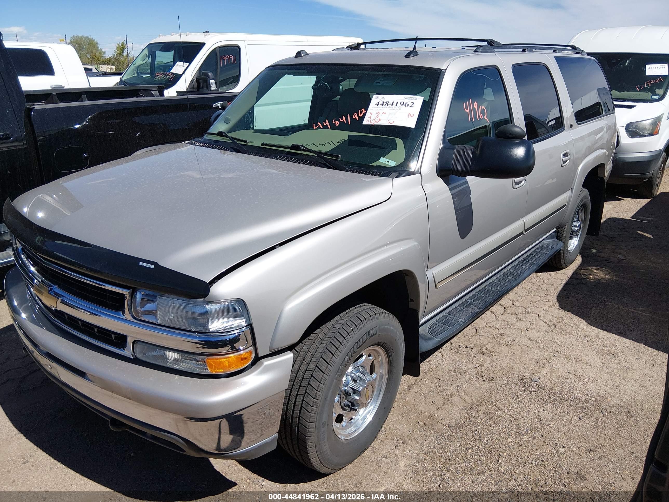 CHEVROLET SUBURBAN image 6