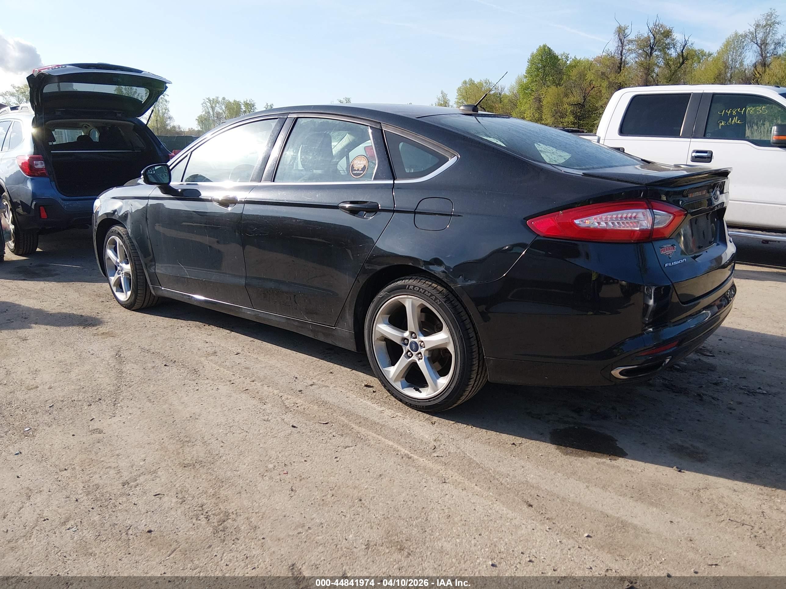 FORD FUSION image 3