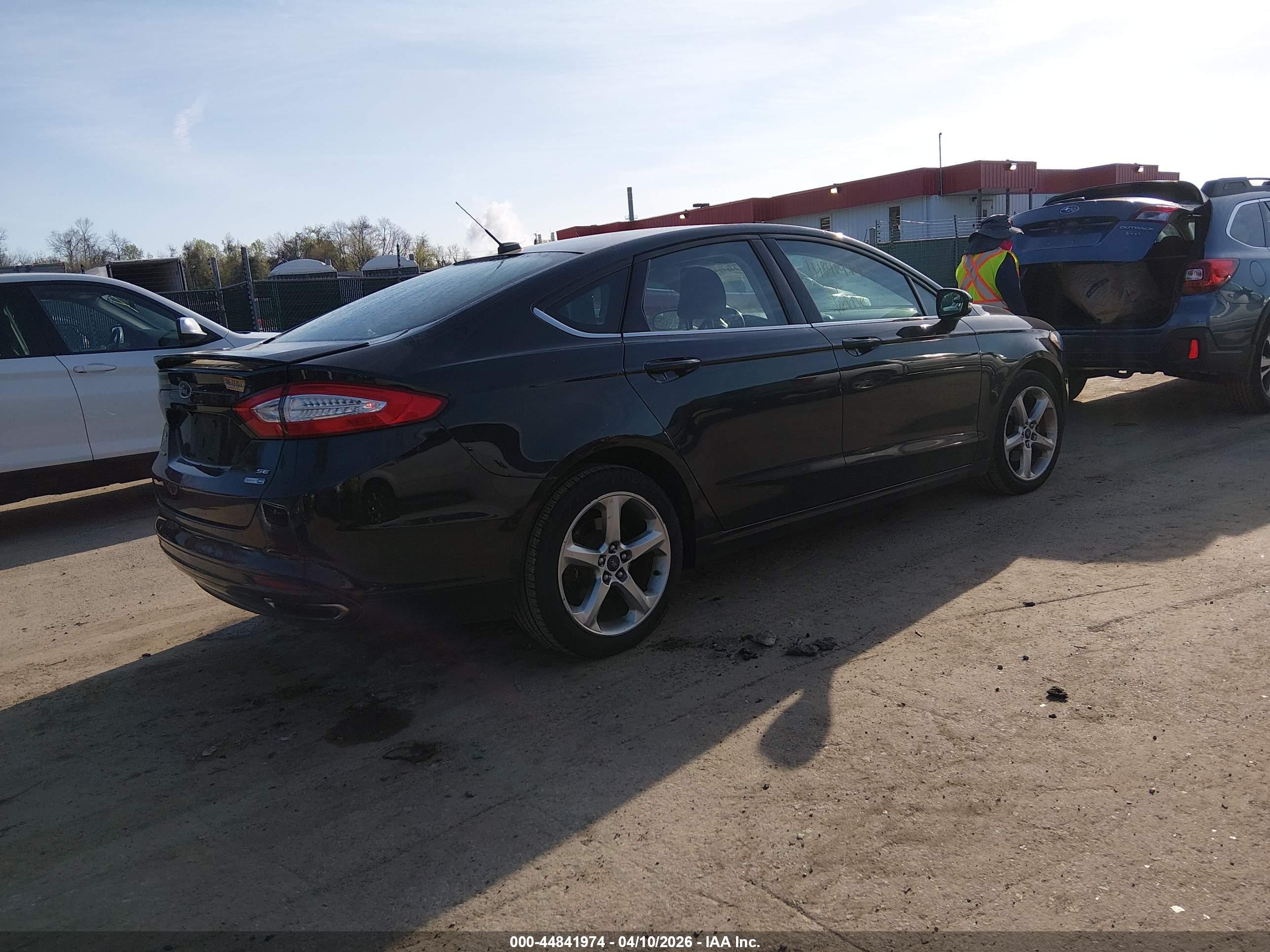 FORD FUSION image 4