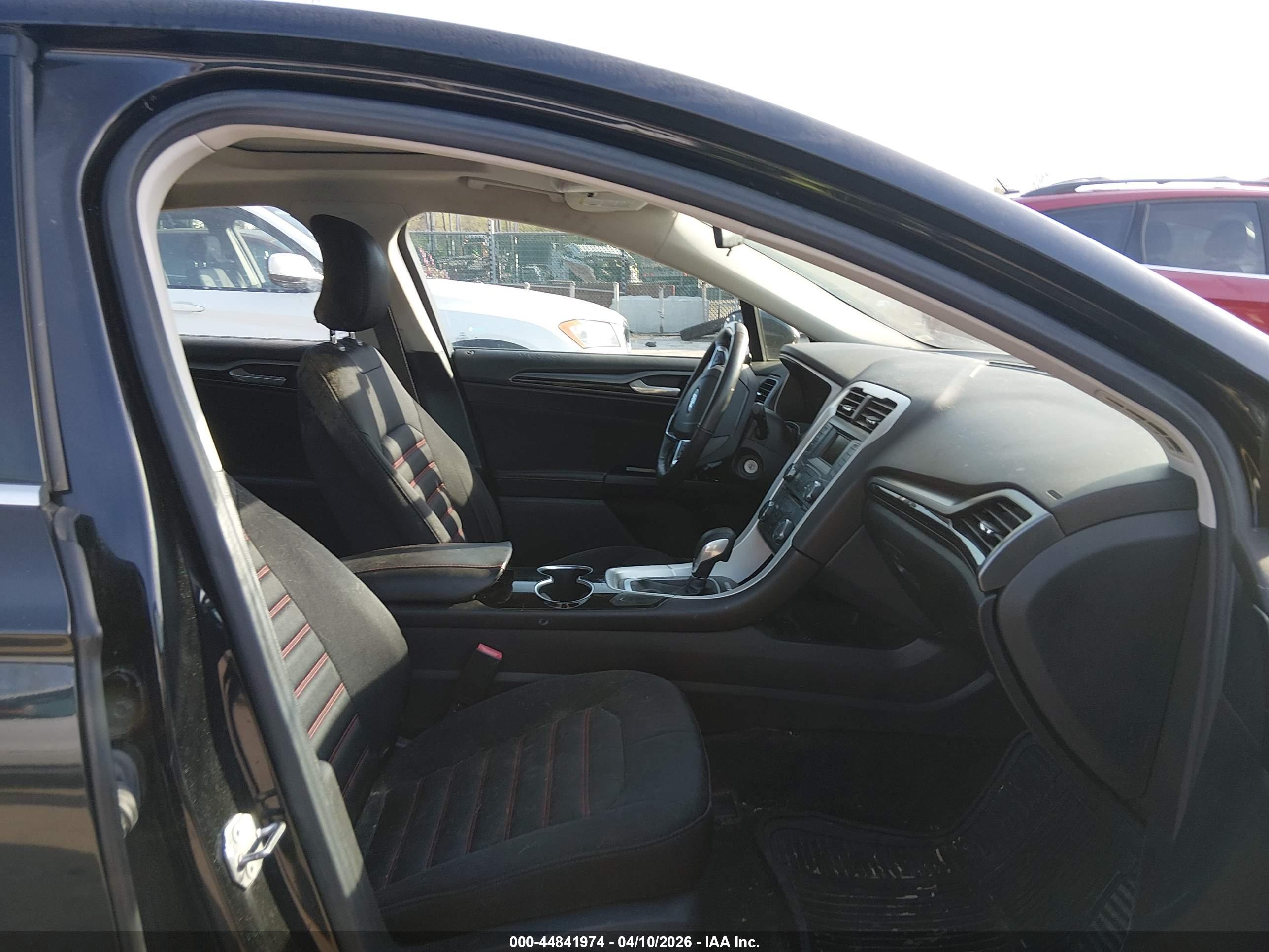 FORD FUSION image 5