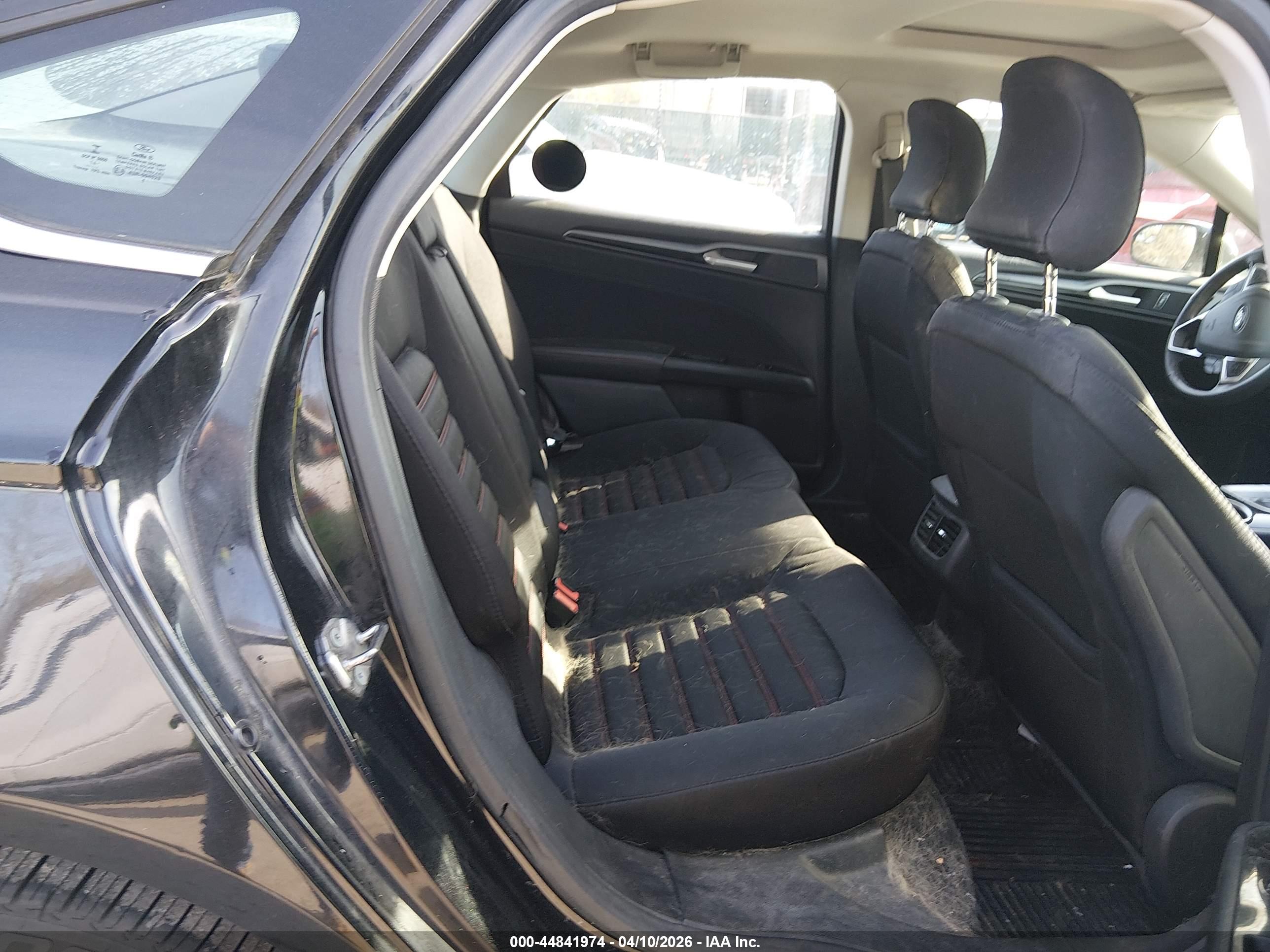 FORD FUSION image 8