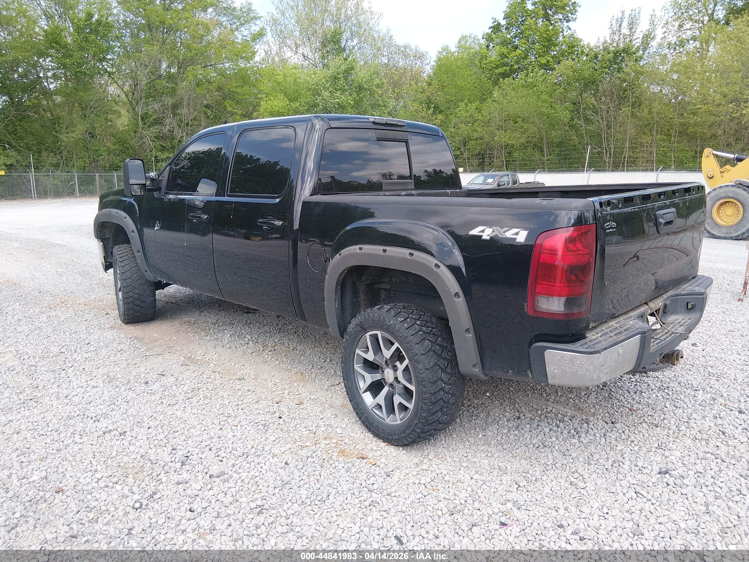 GMC SIERRA image 3