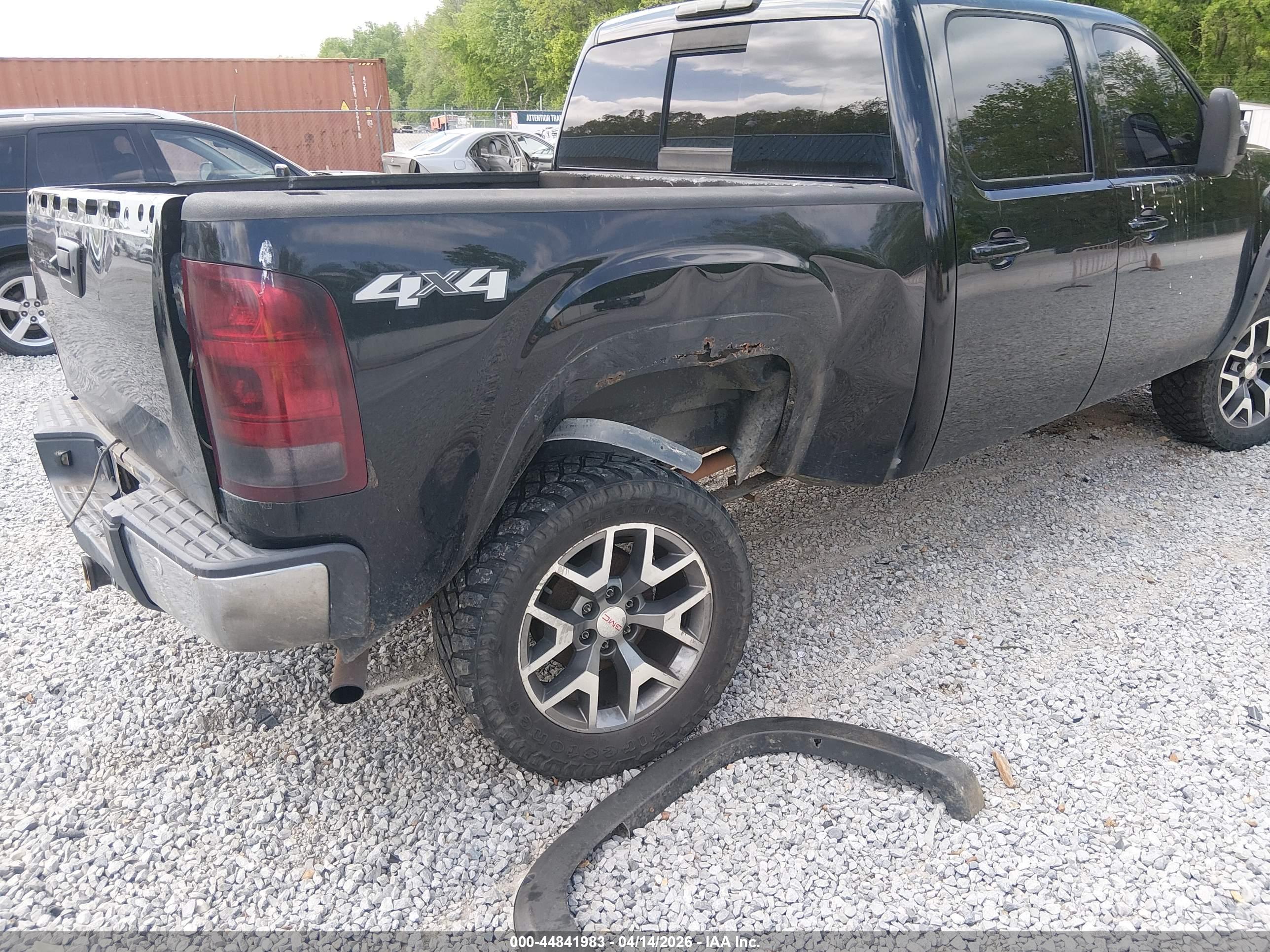 GMC SIERRA image 6