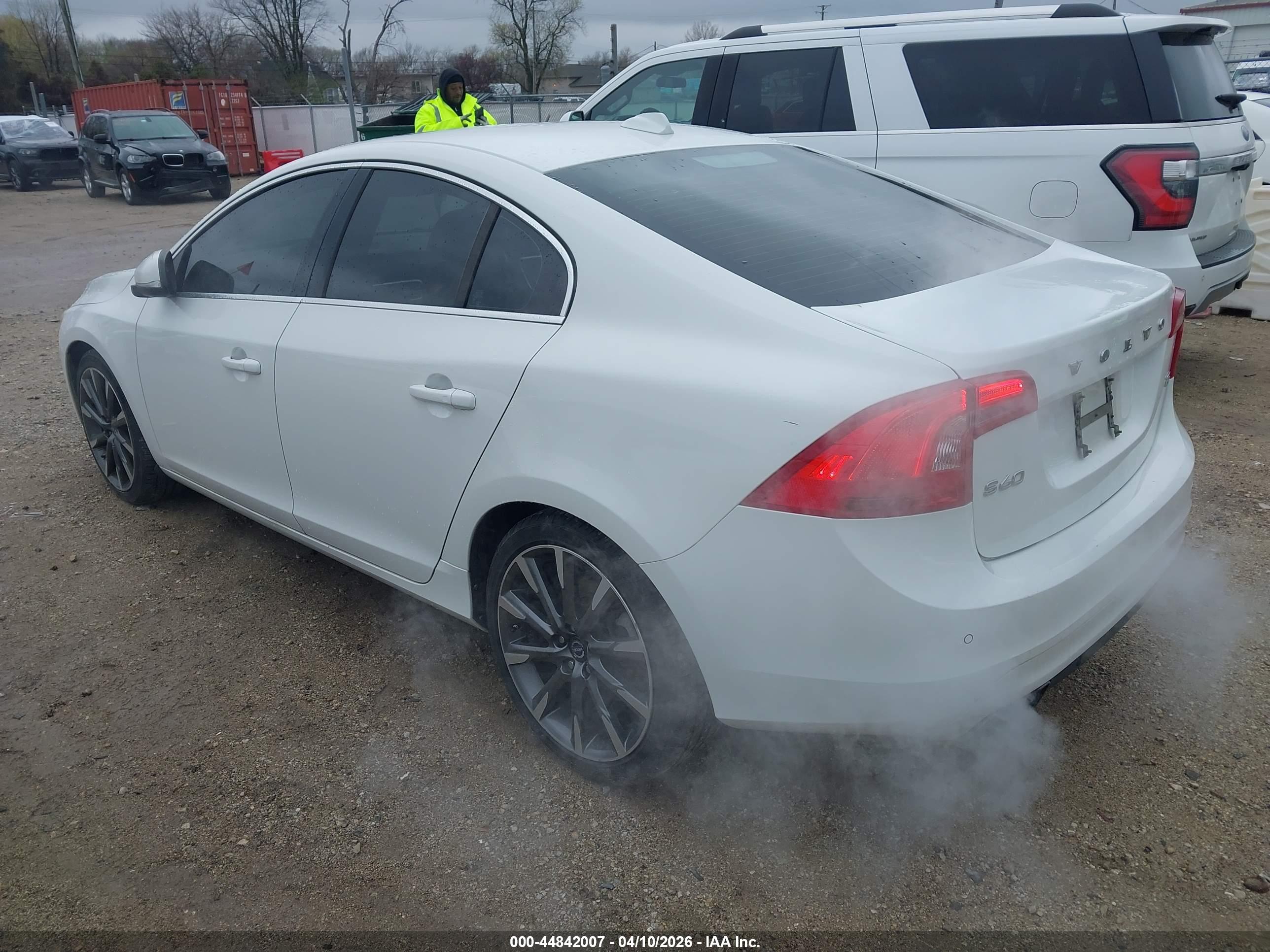 VOLVO S60 image 3