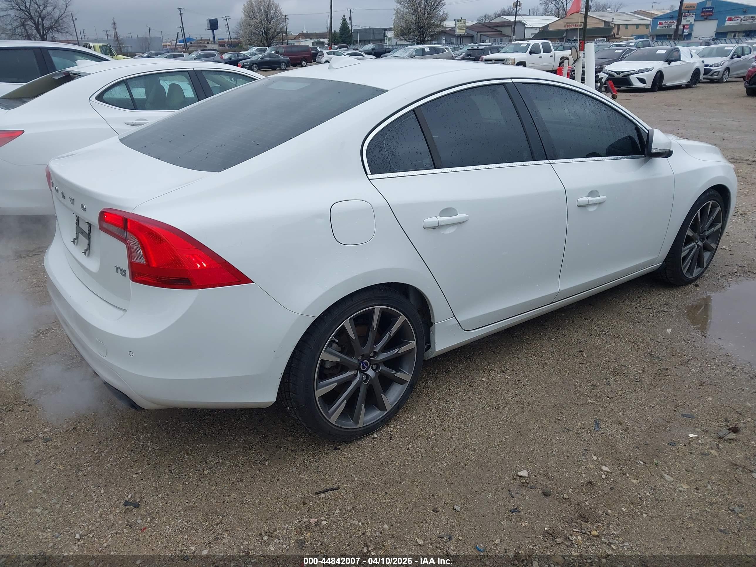 VOLVO S60 image 4