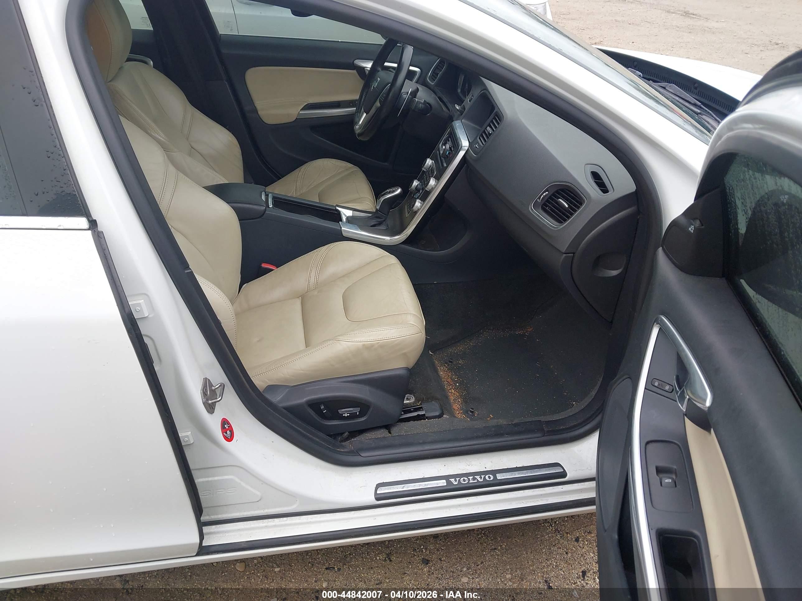 VOLVO S60 image 5