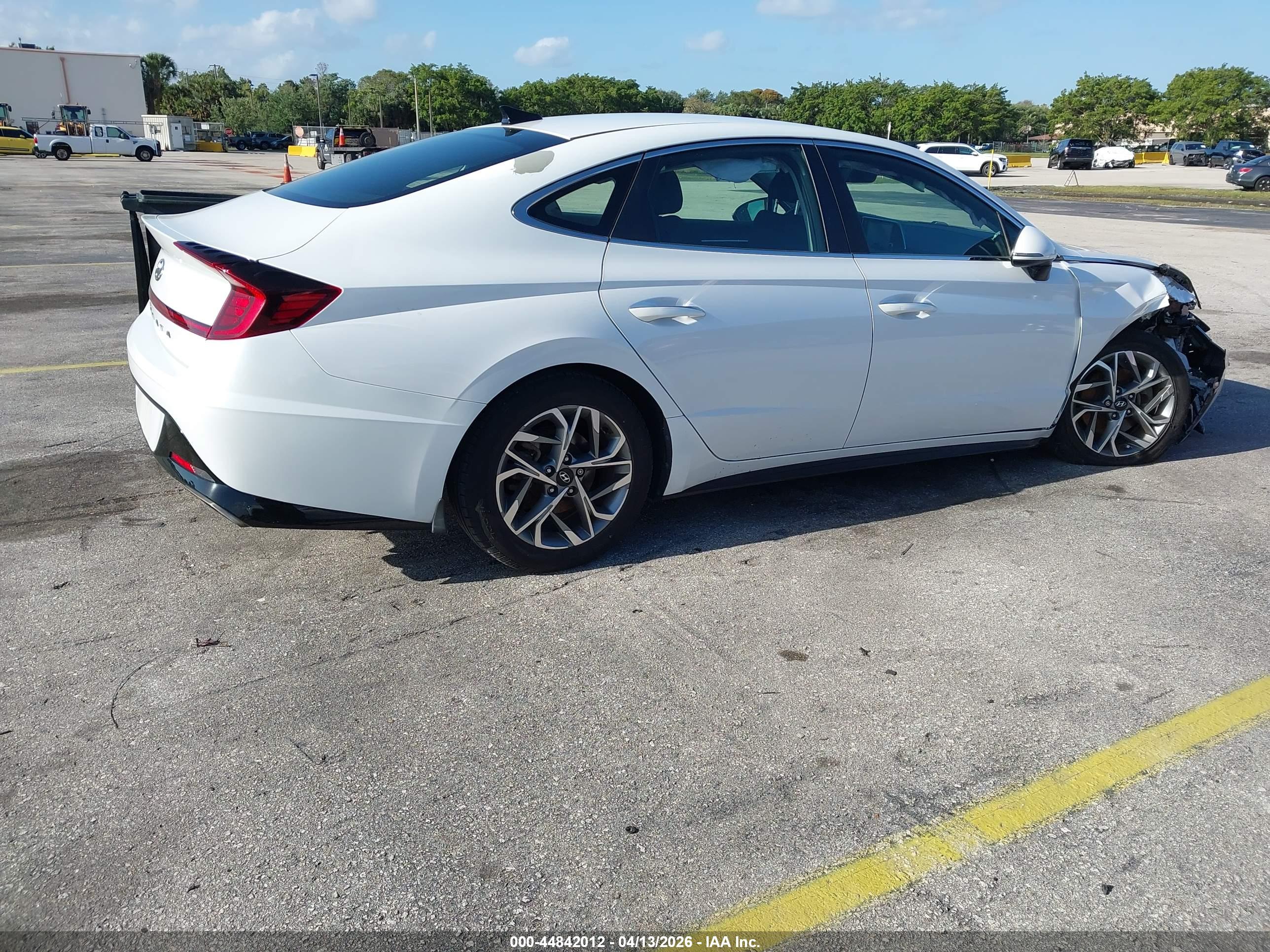 HYUNDAI SONATA image 4