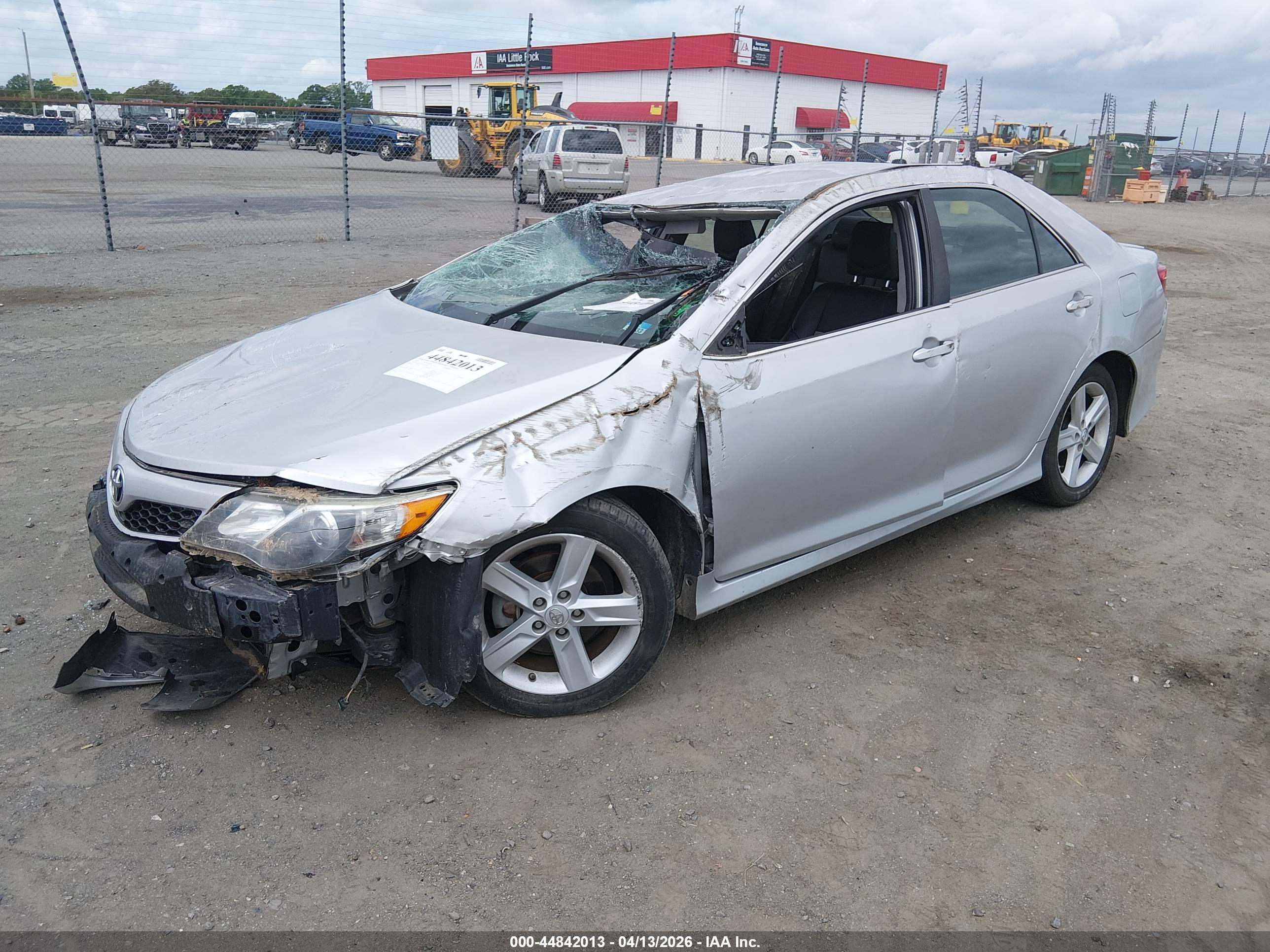 TOYOTA CAMRY image 2