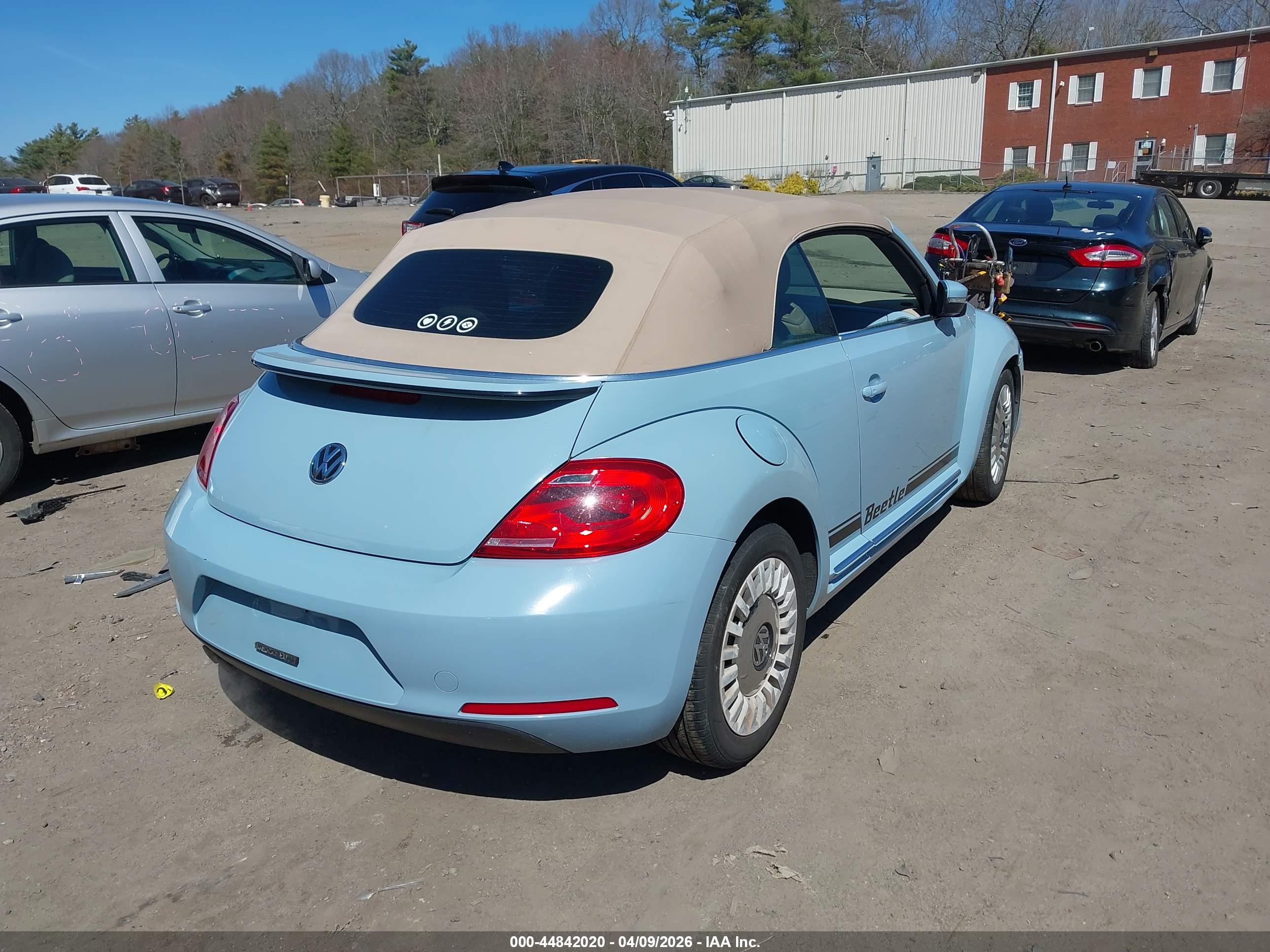 VOLKSWAGEN BEETLE image 4