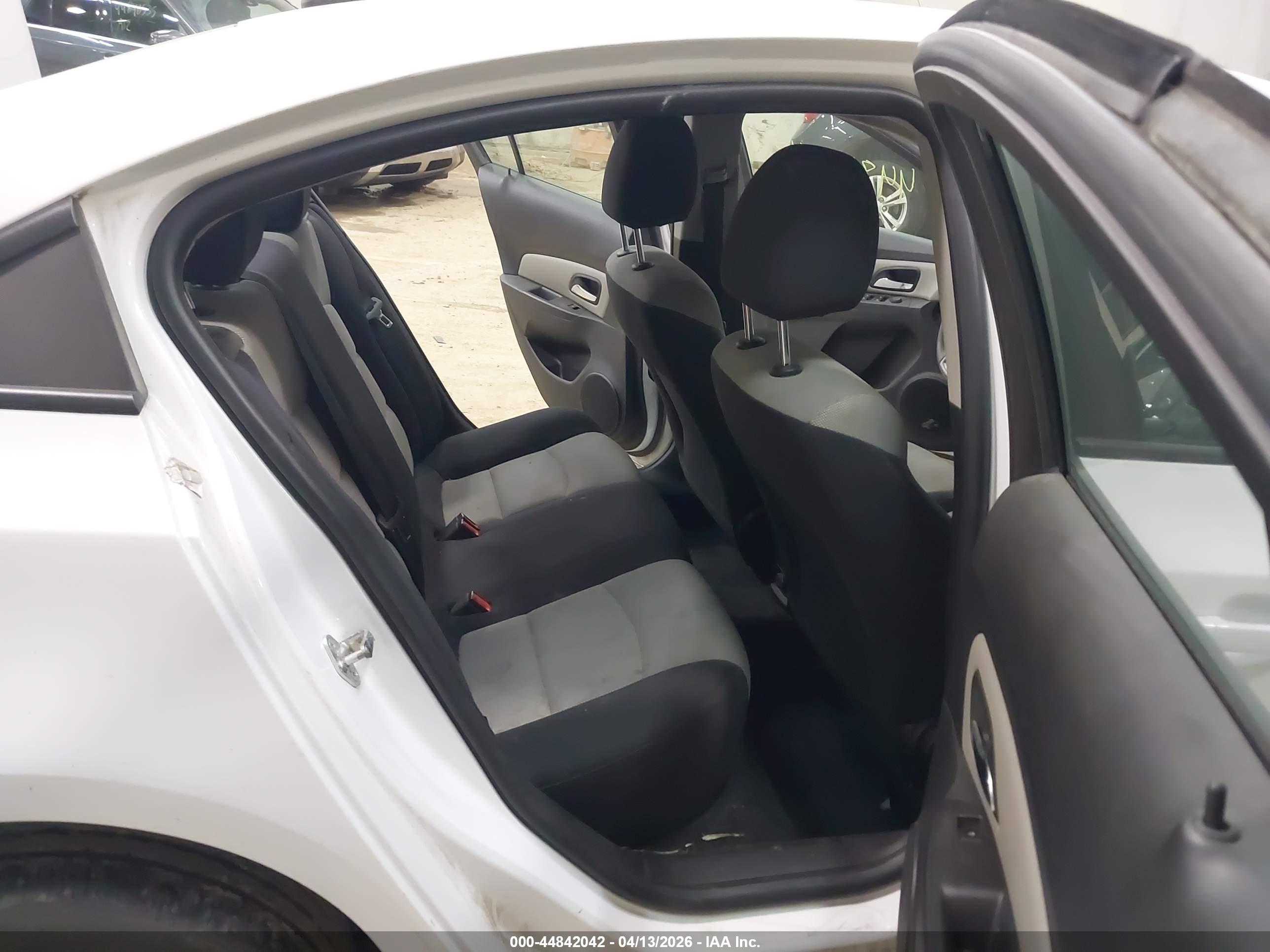 CHEVROLET CRUZE image 8
