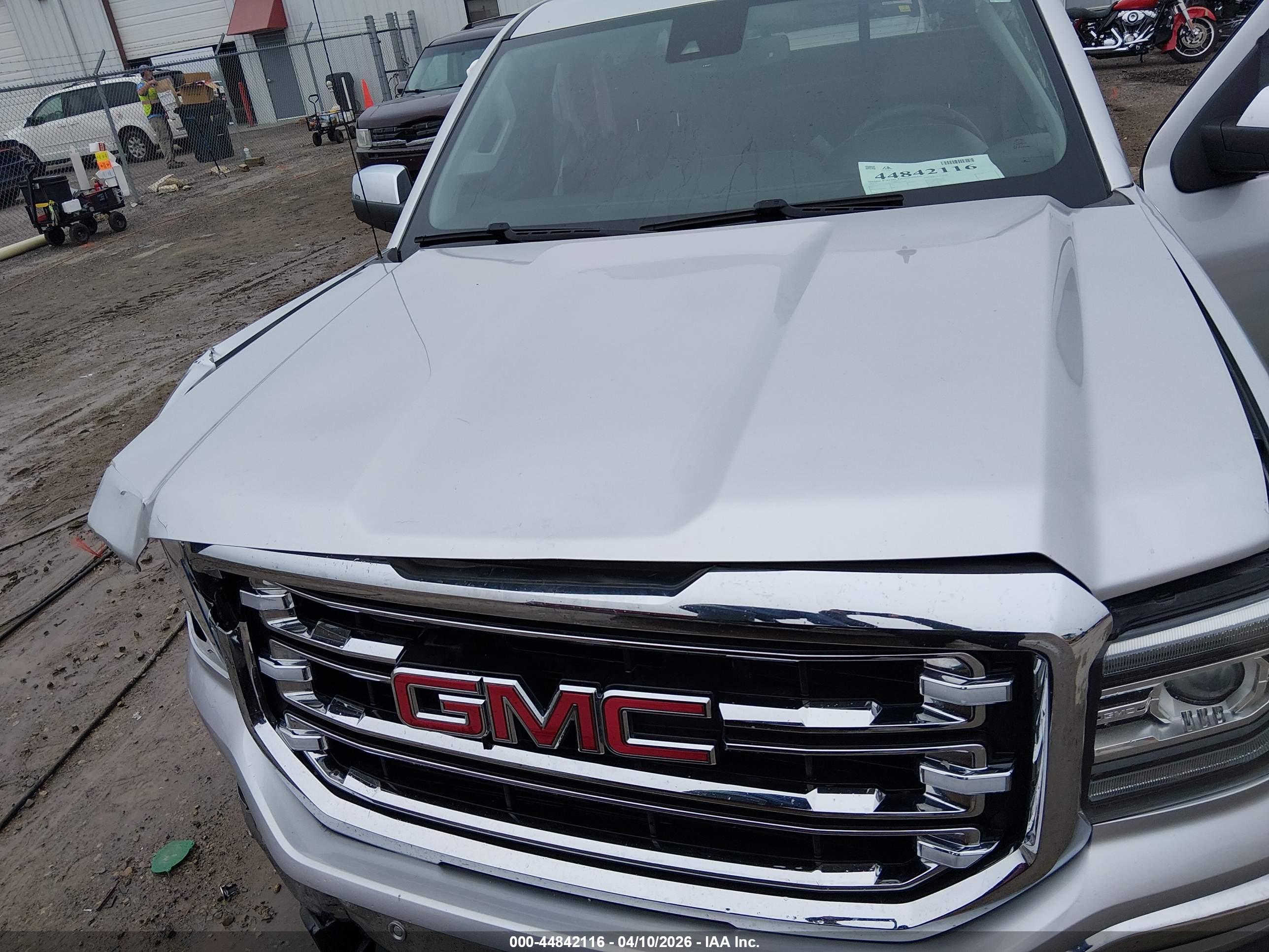GMC SIERRA image 10