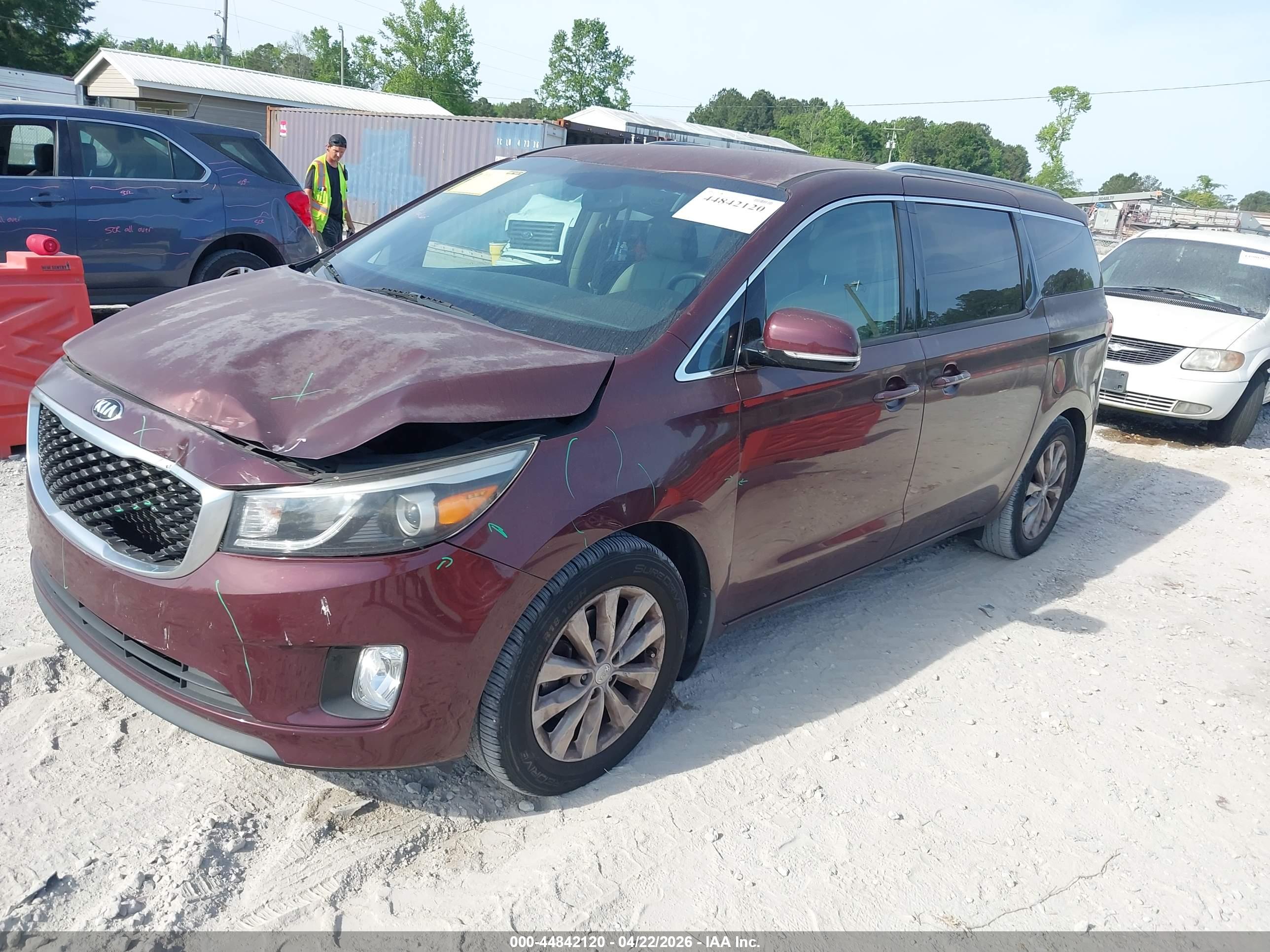 KIA SEDONA image 2