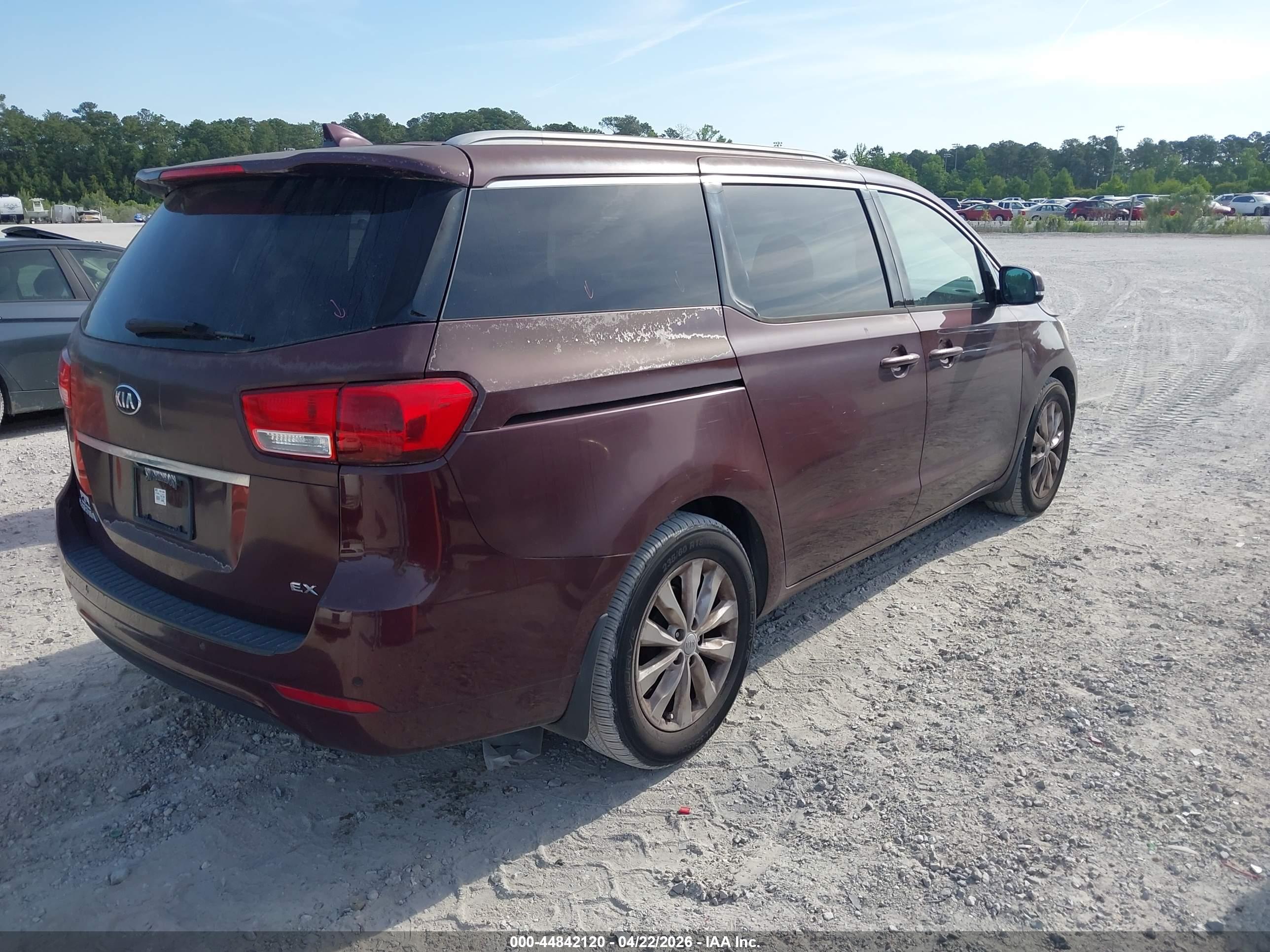 KIA SEDONA image 4