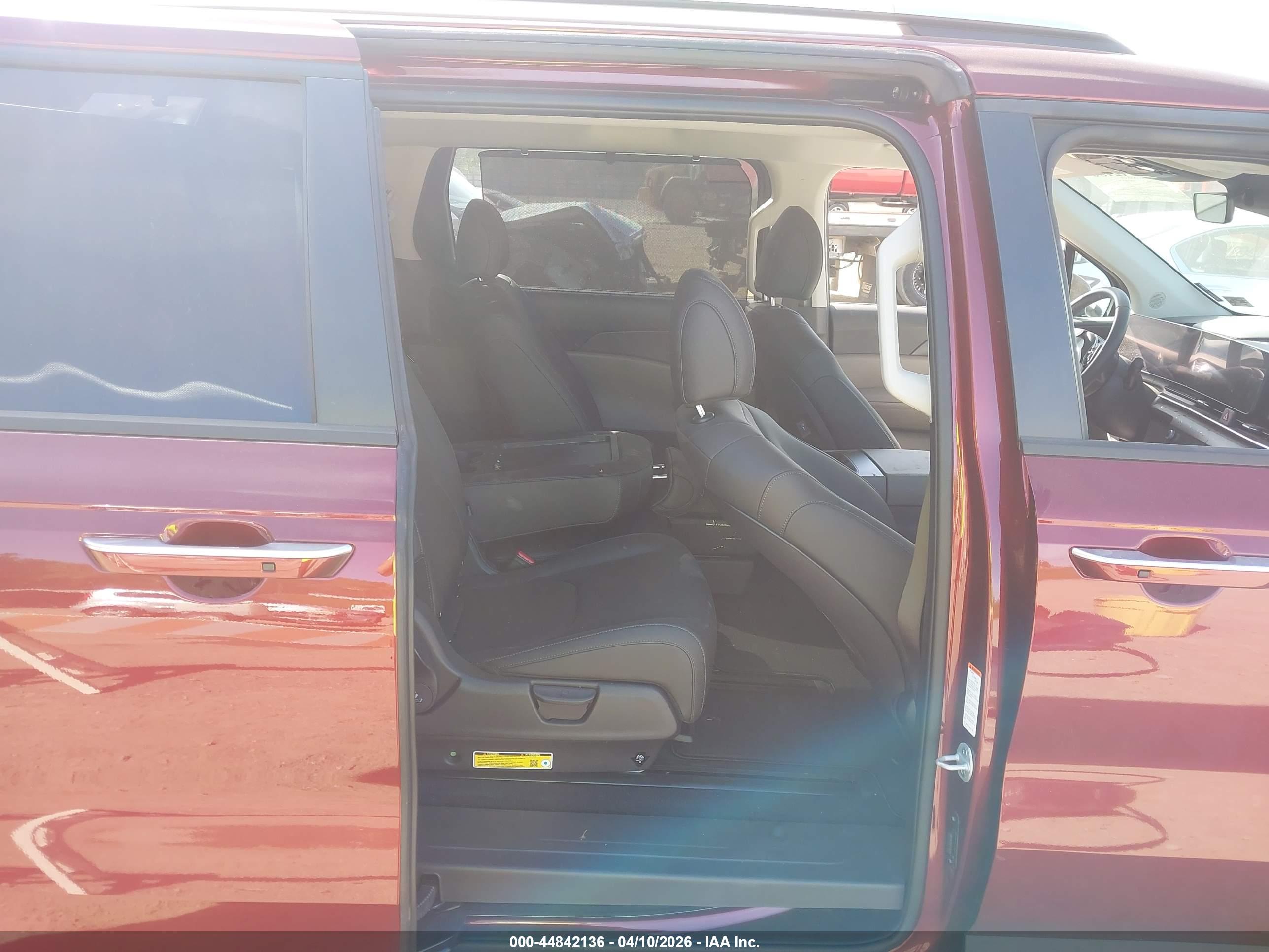 KIA CARNIVAL image 8