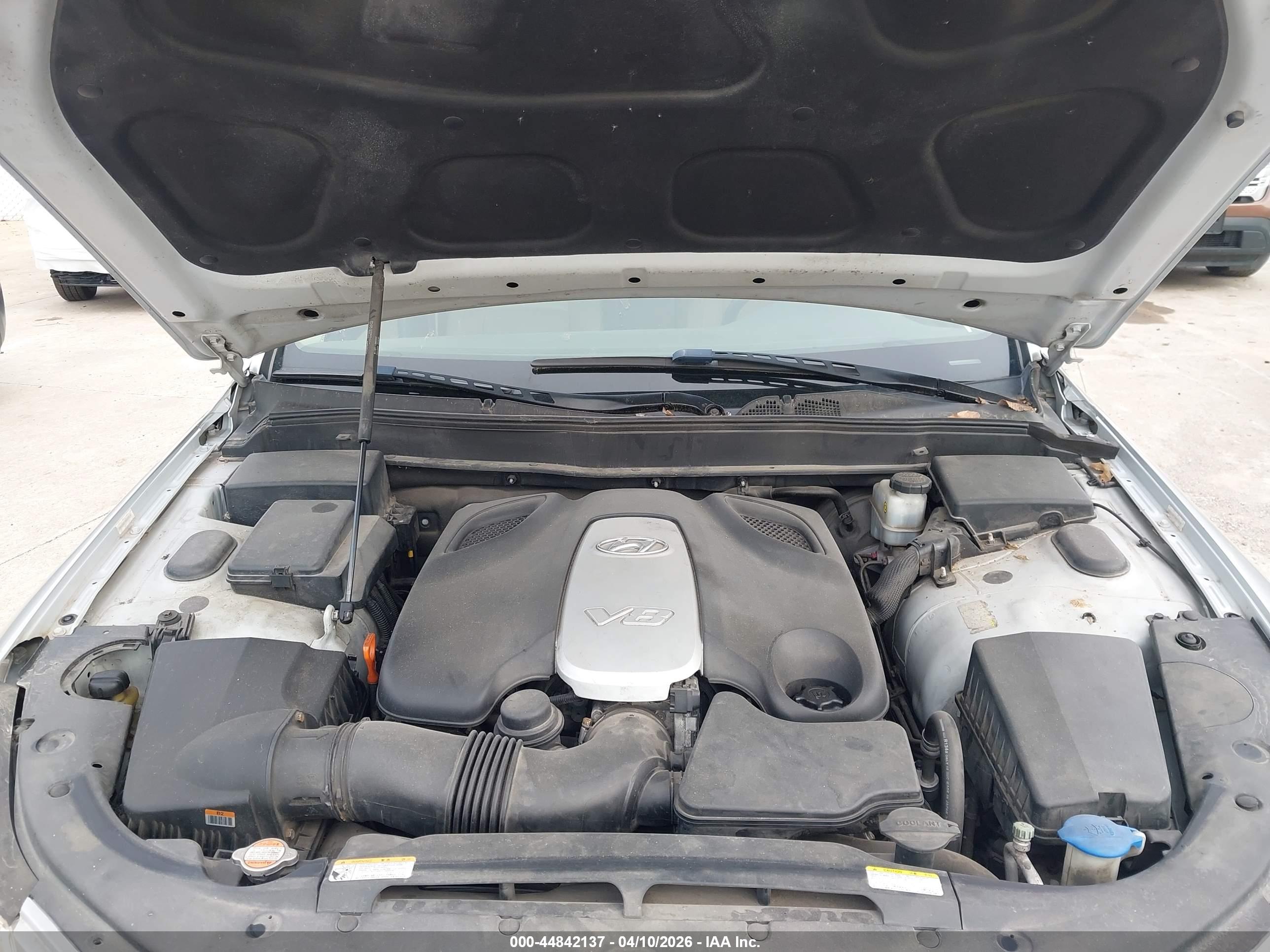 HYUNDAI GENESIS image 10