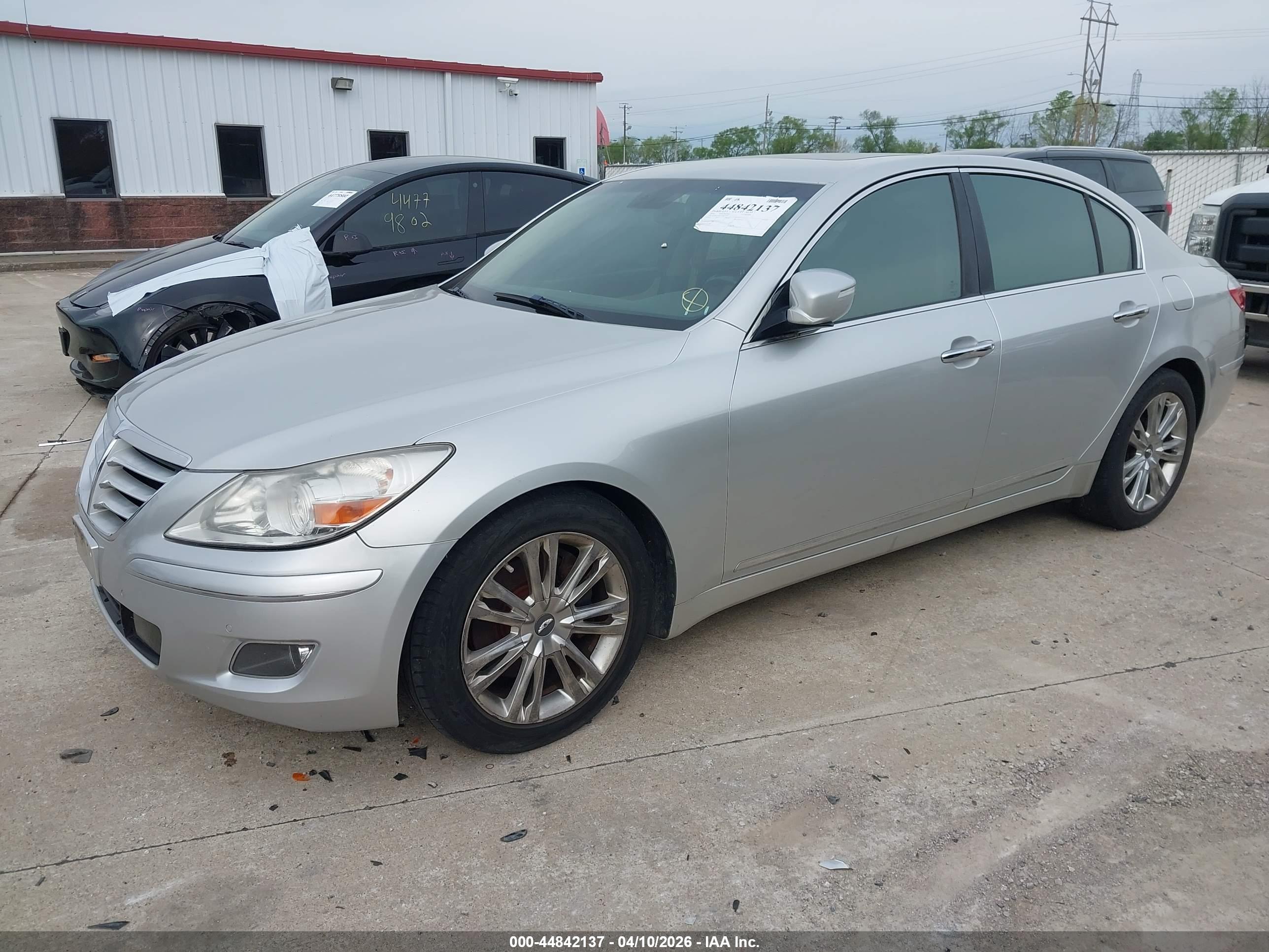 HYUNDAI GENESIS image 2