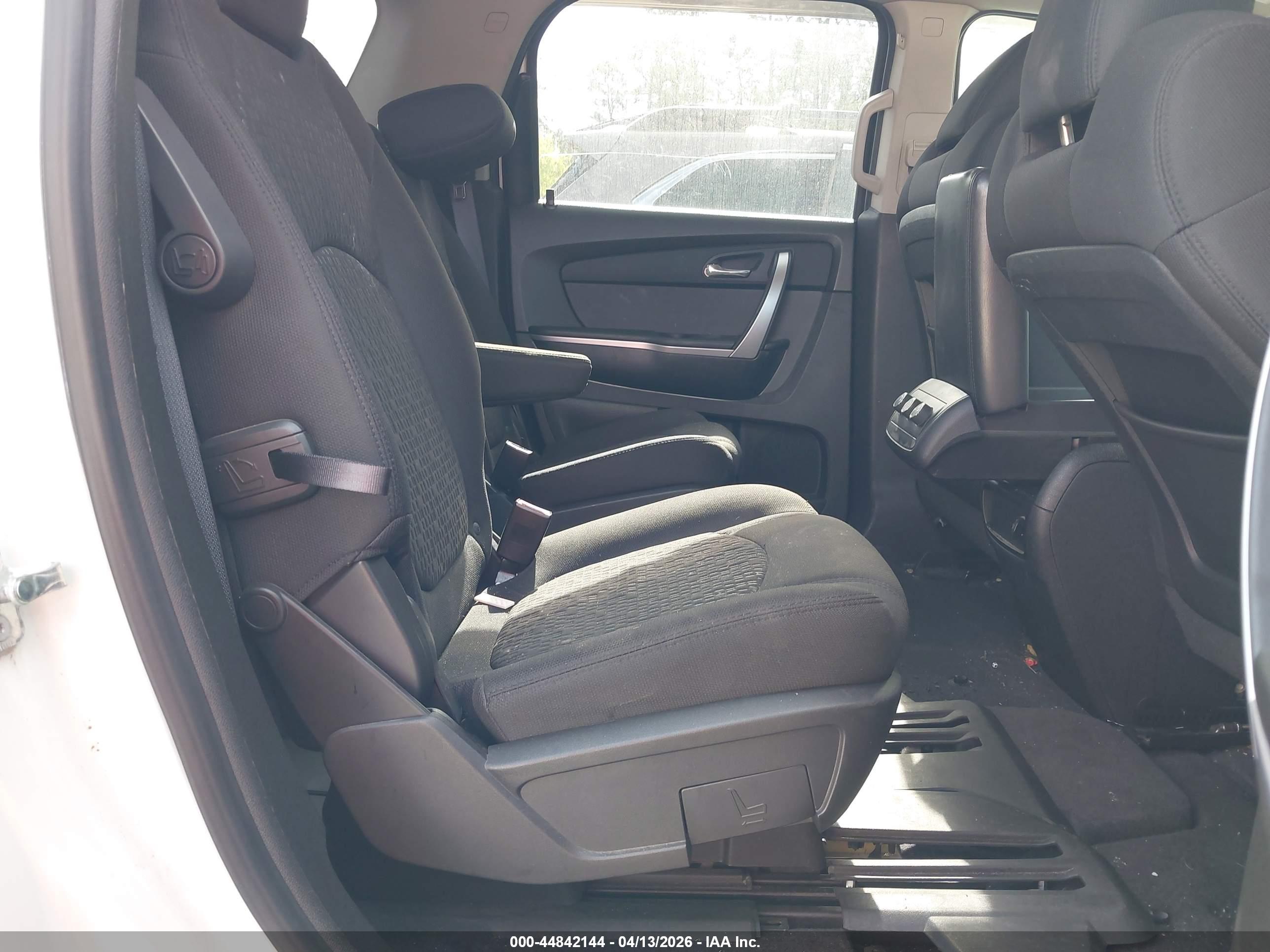 GMC ACADIA image 8